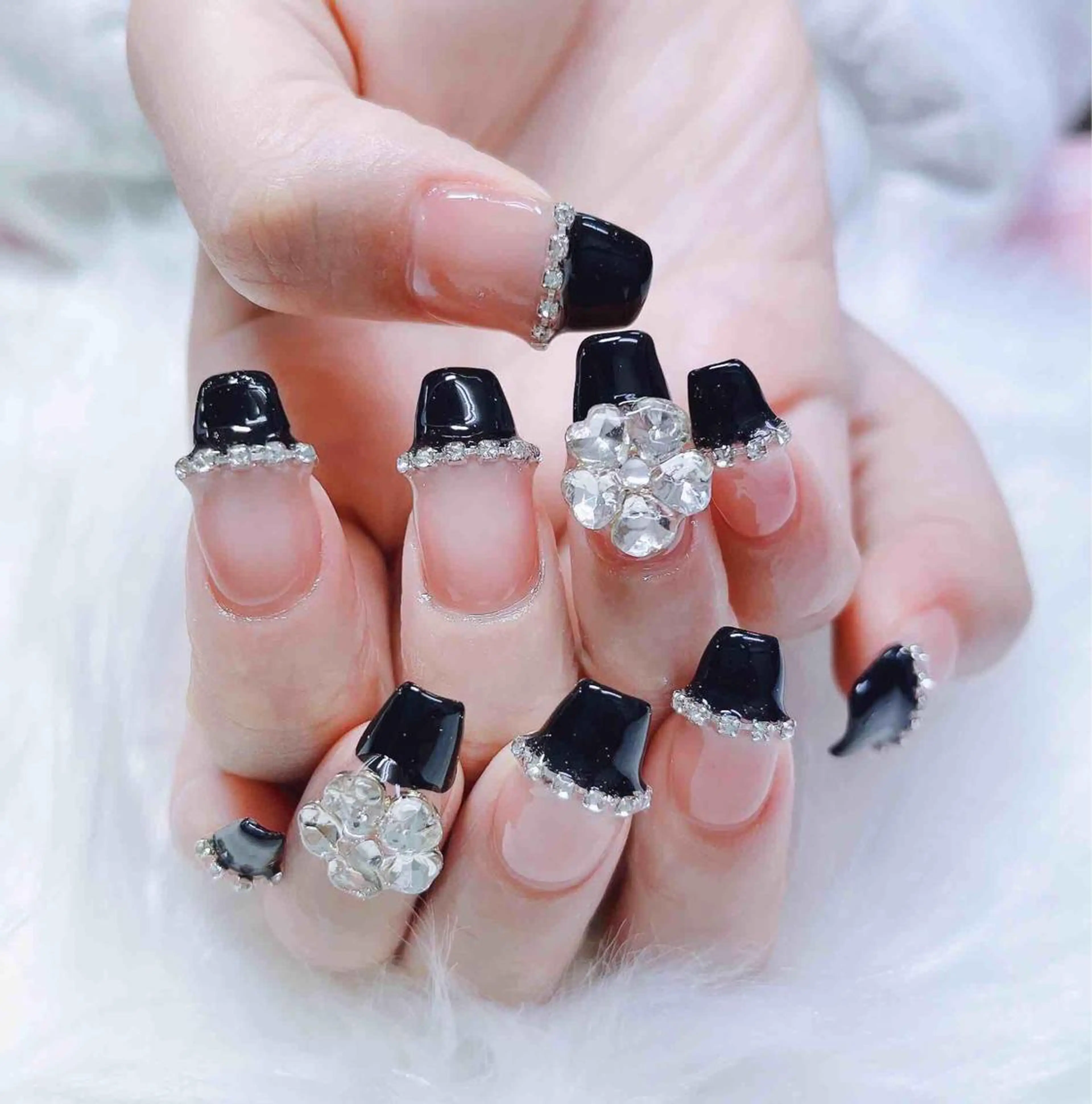 ネイル ハンドネイル MoonNail ユリ🌸のネイルデザイン