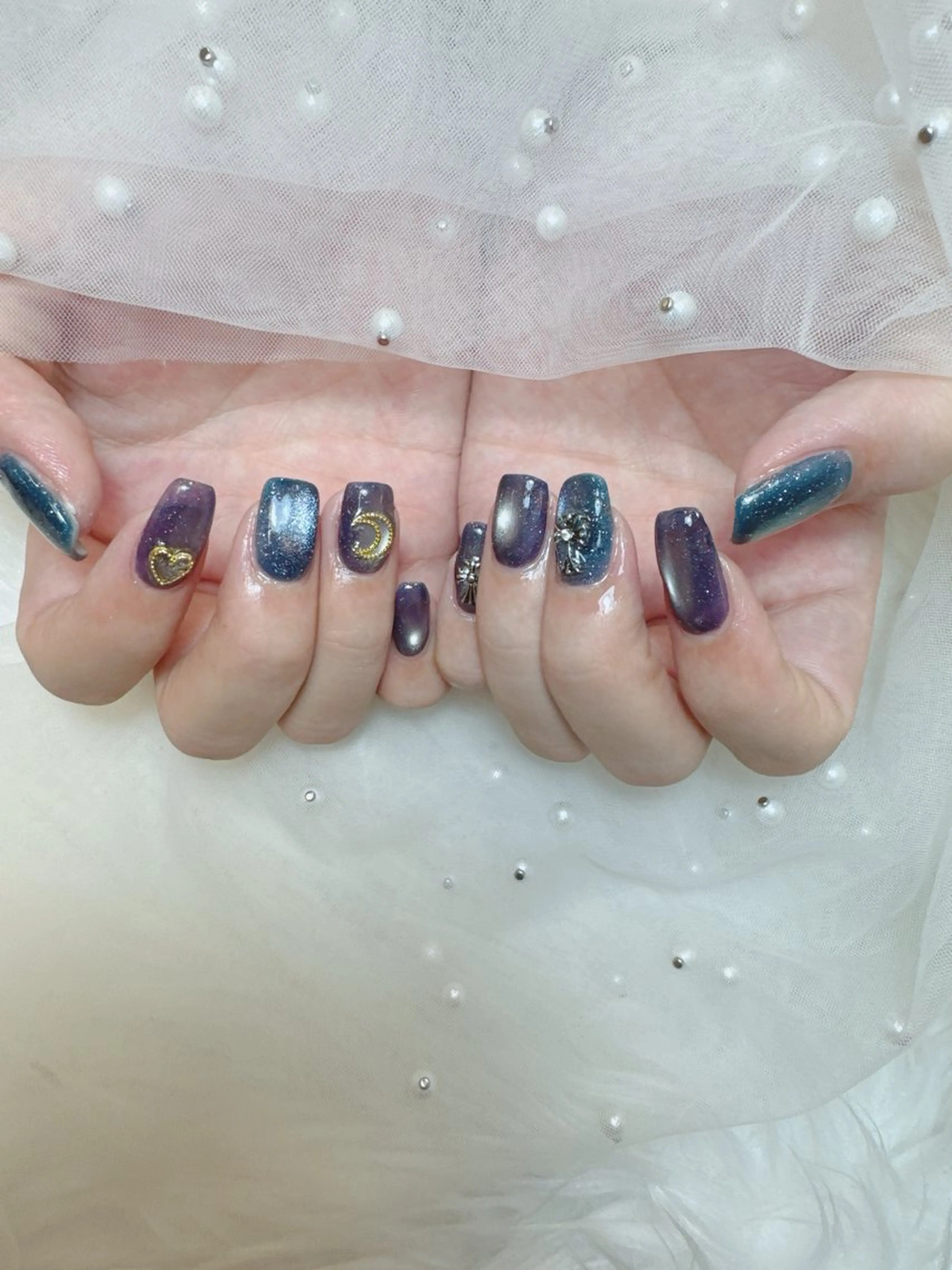 ネイル フレンチネイル ガラスフレンチ キラキラネイル マグネットネイル マグネットフレンチ ハンドネイル Queeens nailのネイルデザイン