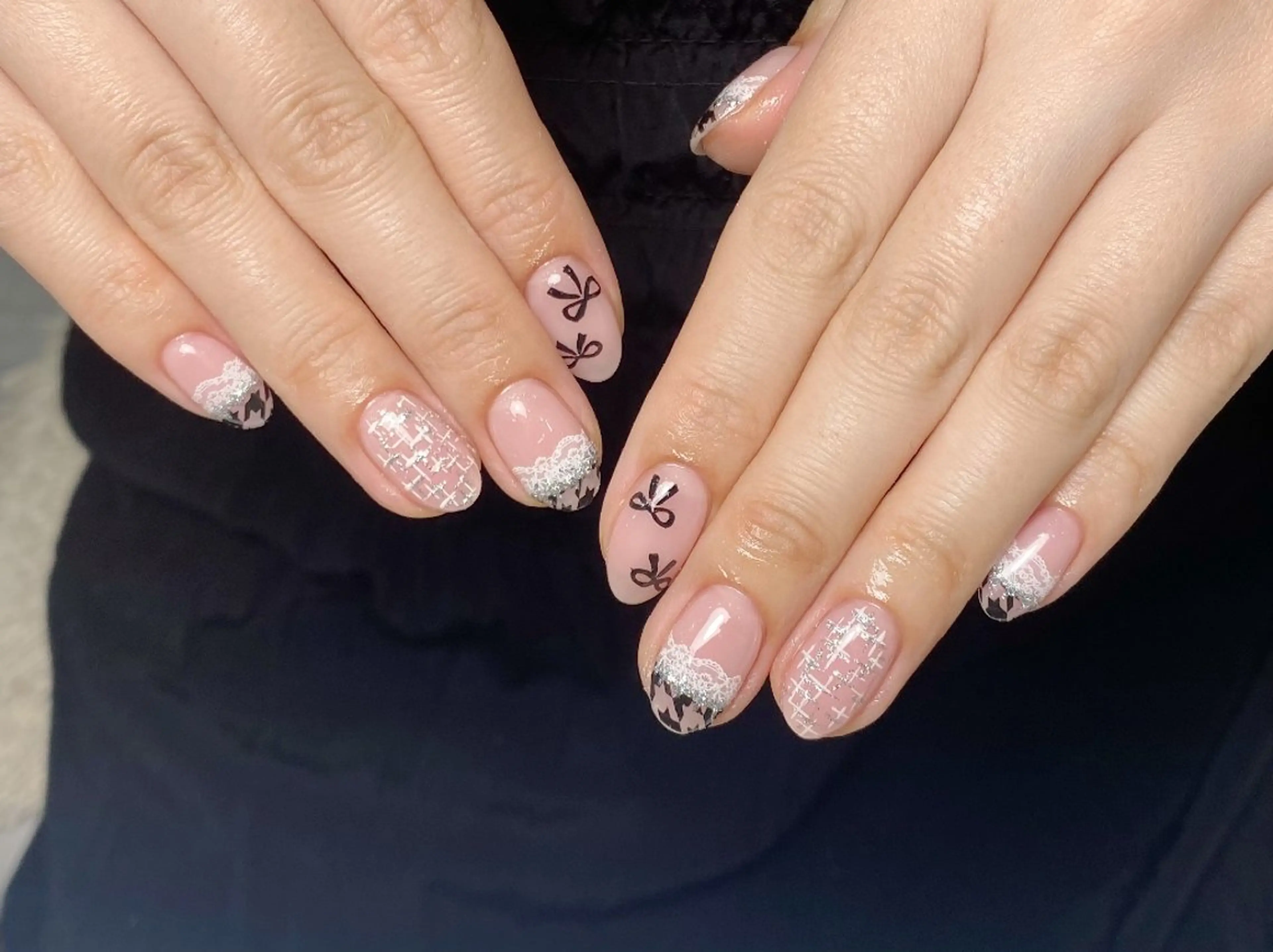 ネイル チークネイル フレンチネイル ジェルネイル ガーリー キラキラネイル ハンドネイル UM Nail Salonのネイルデザイン