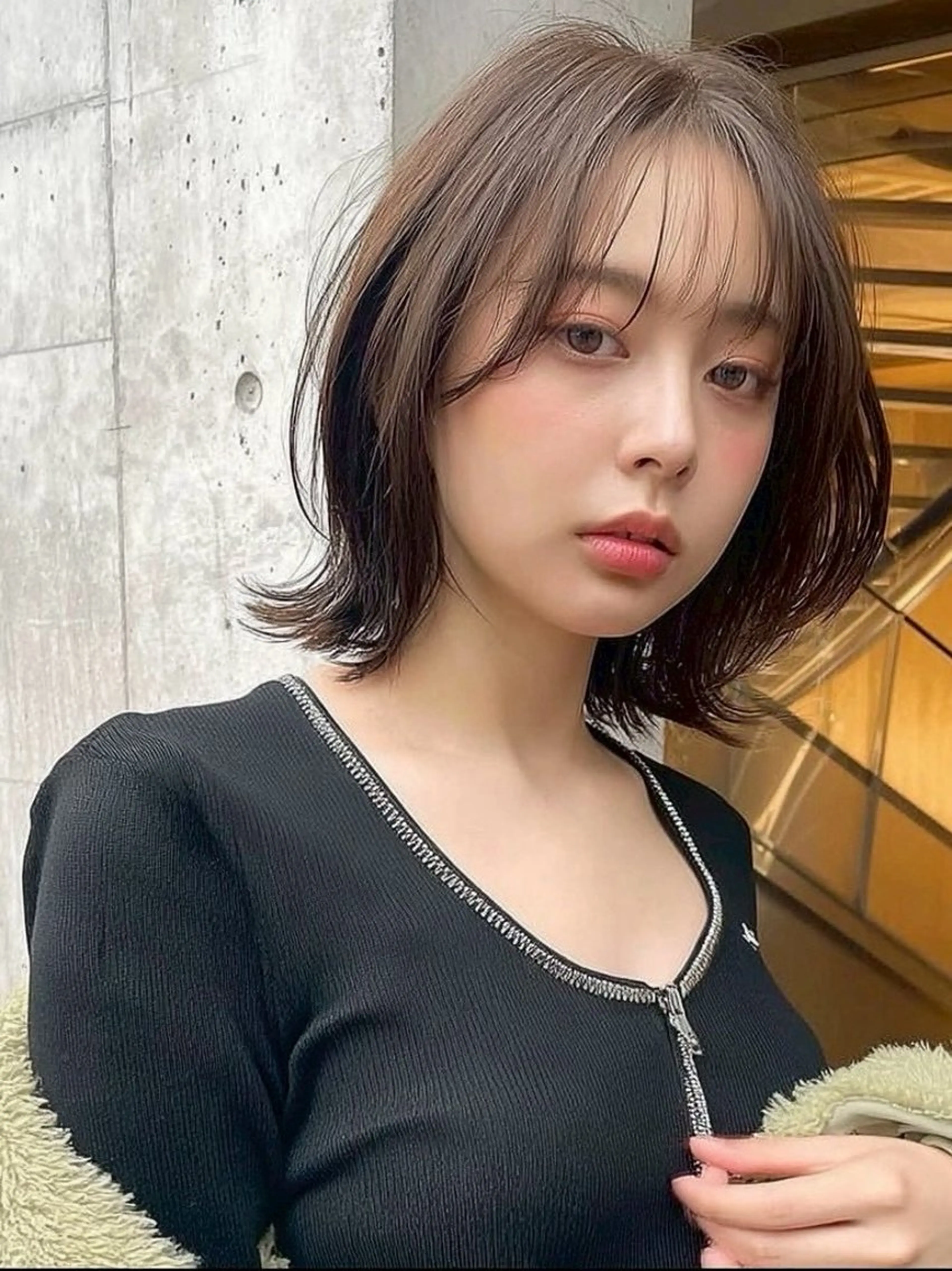 ミディアム 越川 友美子のヘアスタイル