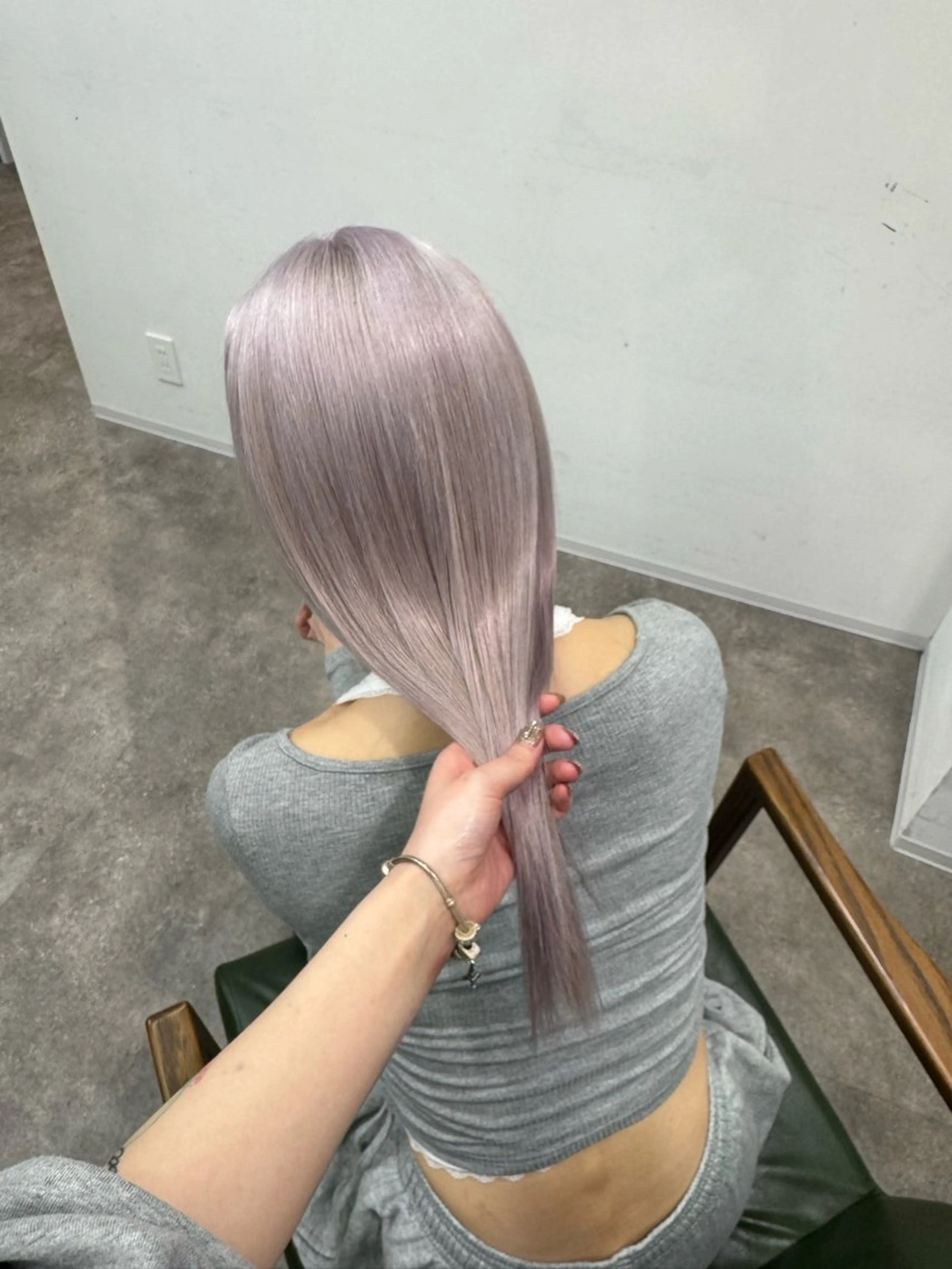 ロング カラー シルバー ホワイトシルバー ヘアカラー ハイトーン/ピンク カラー/めい🎀のヘアスタイル