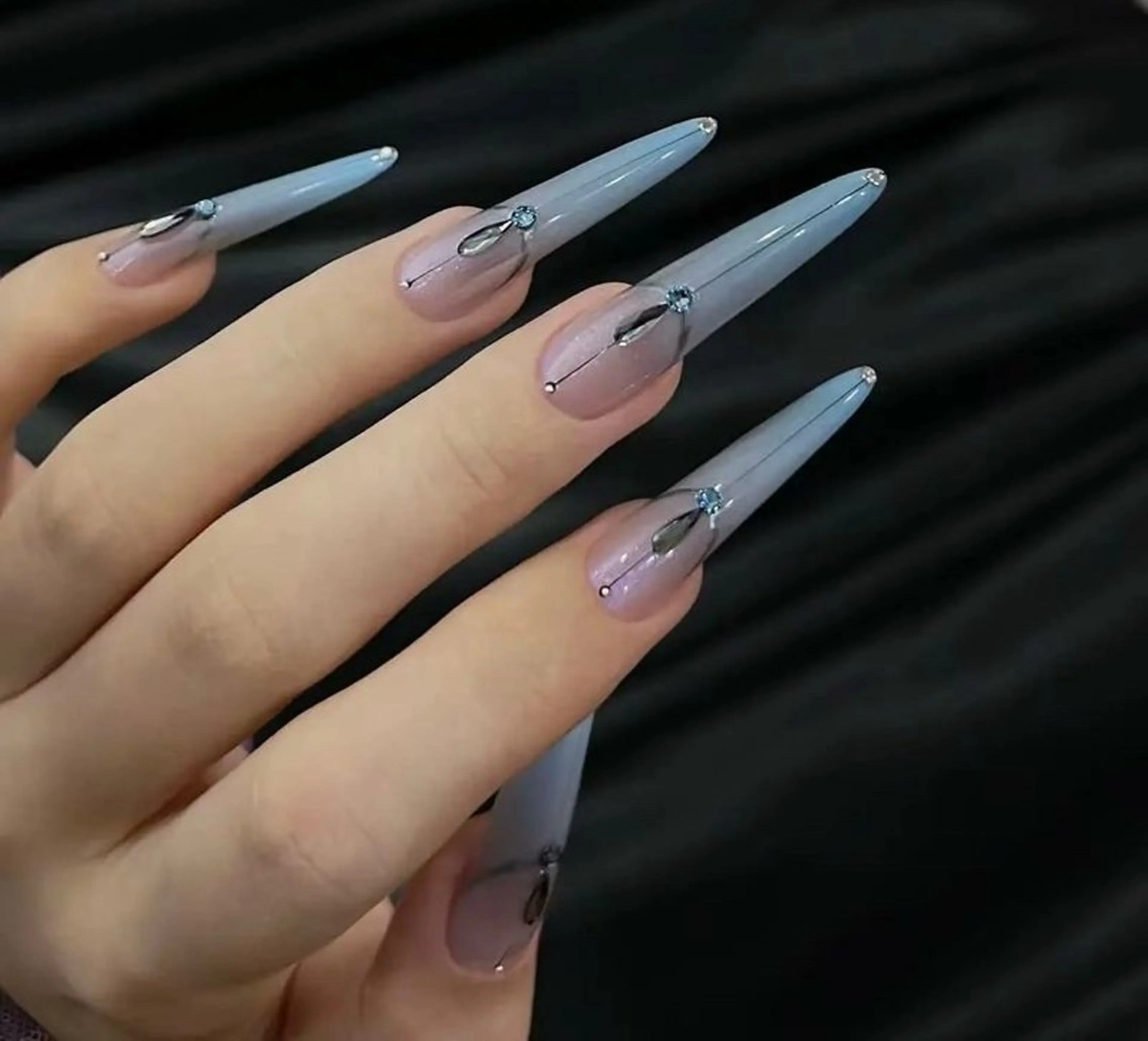 ネイル チークネイル 長さ出し フラワーネイル フレンチネイル ガーリー SunNail池袋駅 ワンホンネイルのネイルデザイン