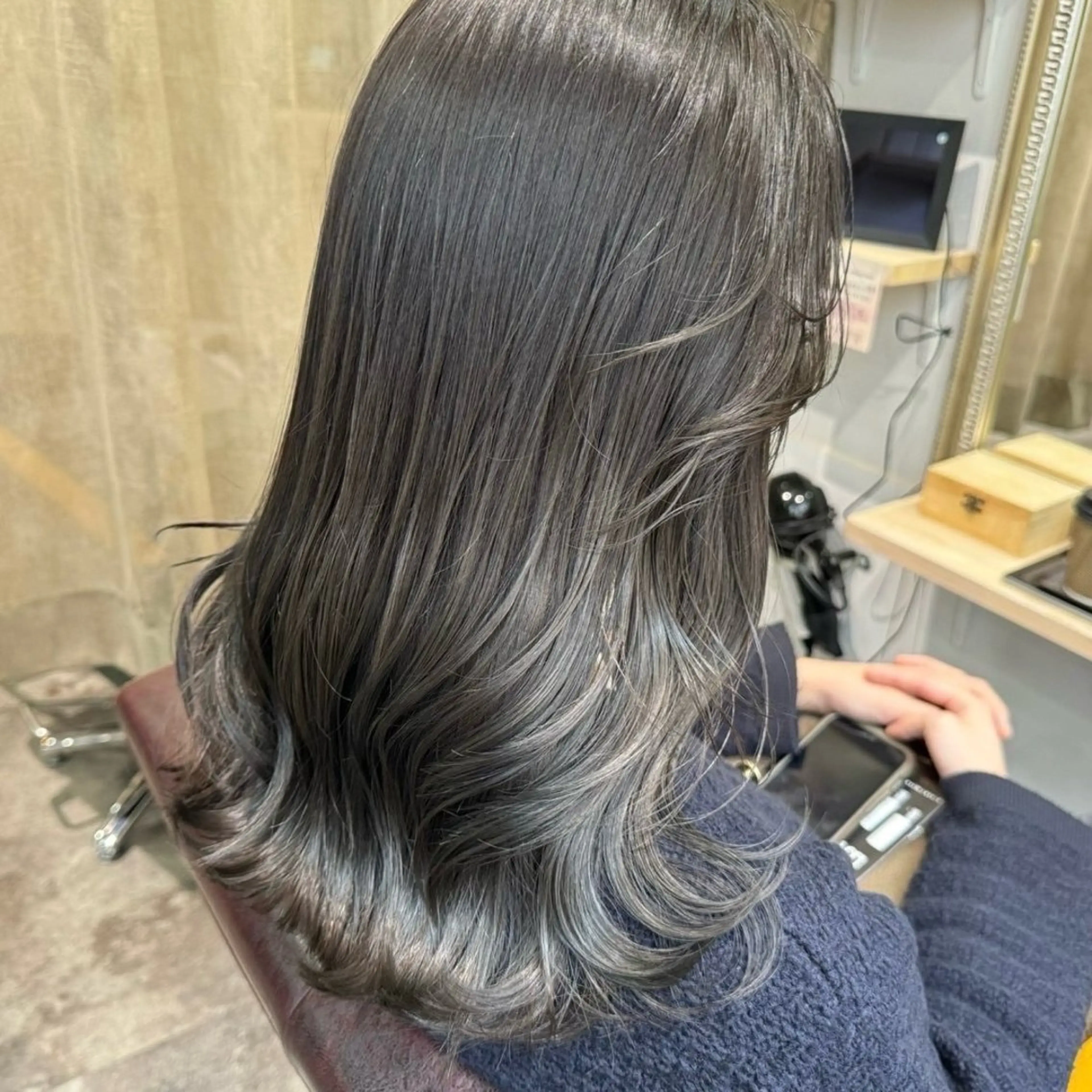 ロング カラー ベージュカラー オリーブベージュ カット ヘアカラー トリートメント マエダルイ🌐 レイヤースタイルのヘアスタイル