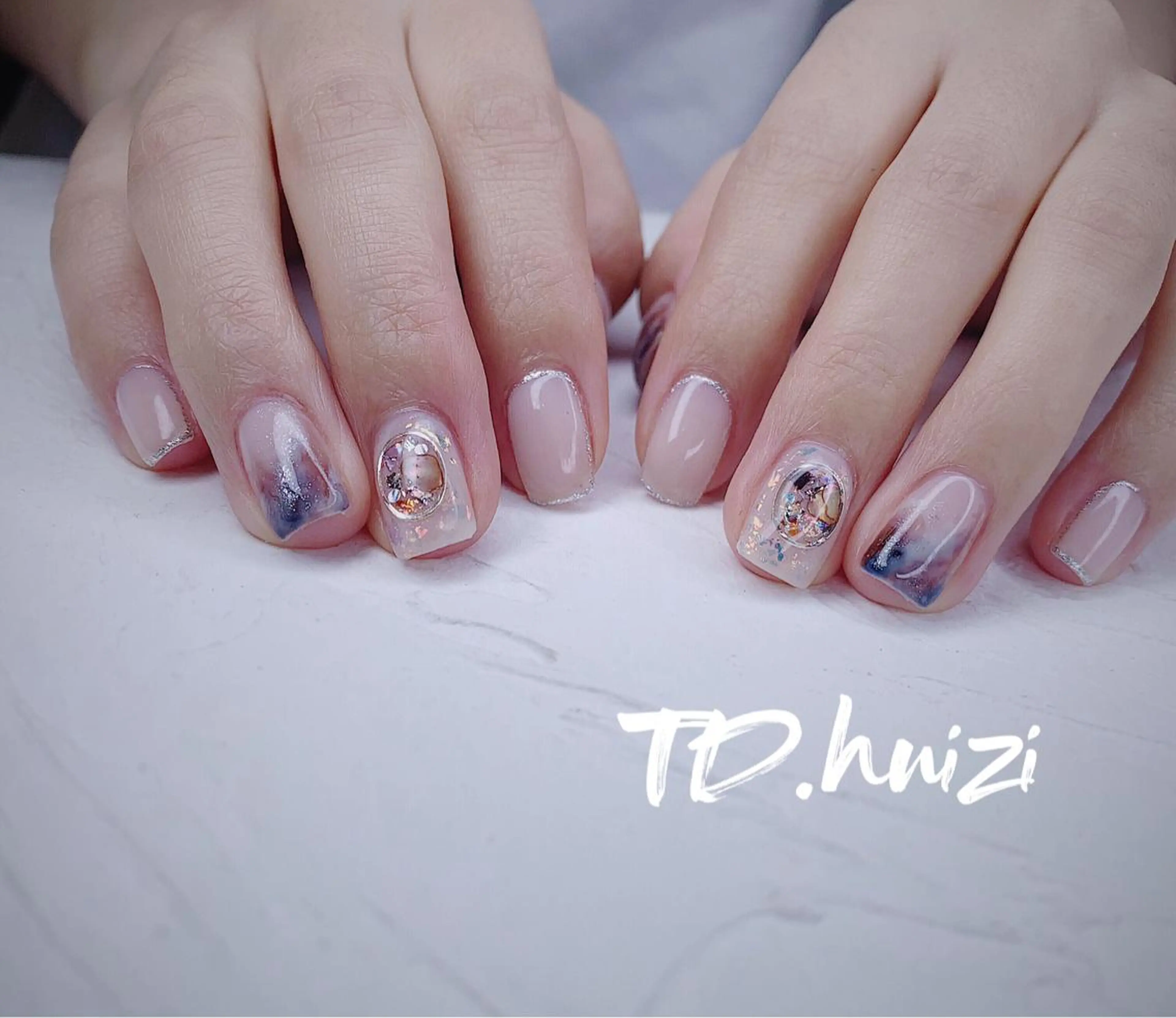 ミディアム めぐみのネイルサロン スタッフ練習のネイルデザイン