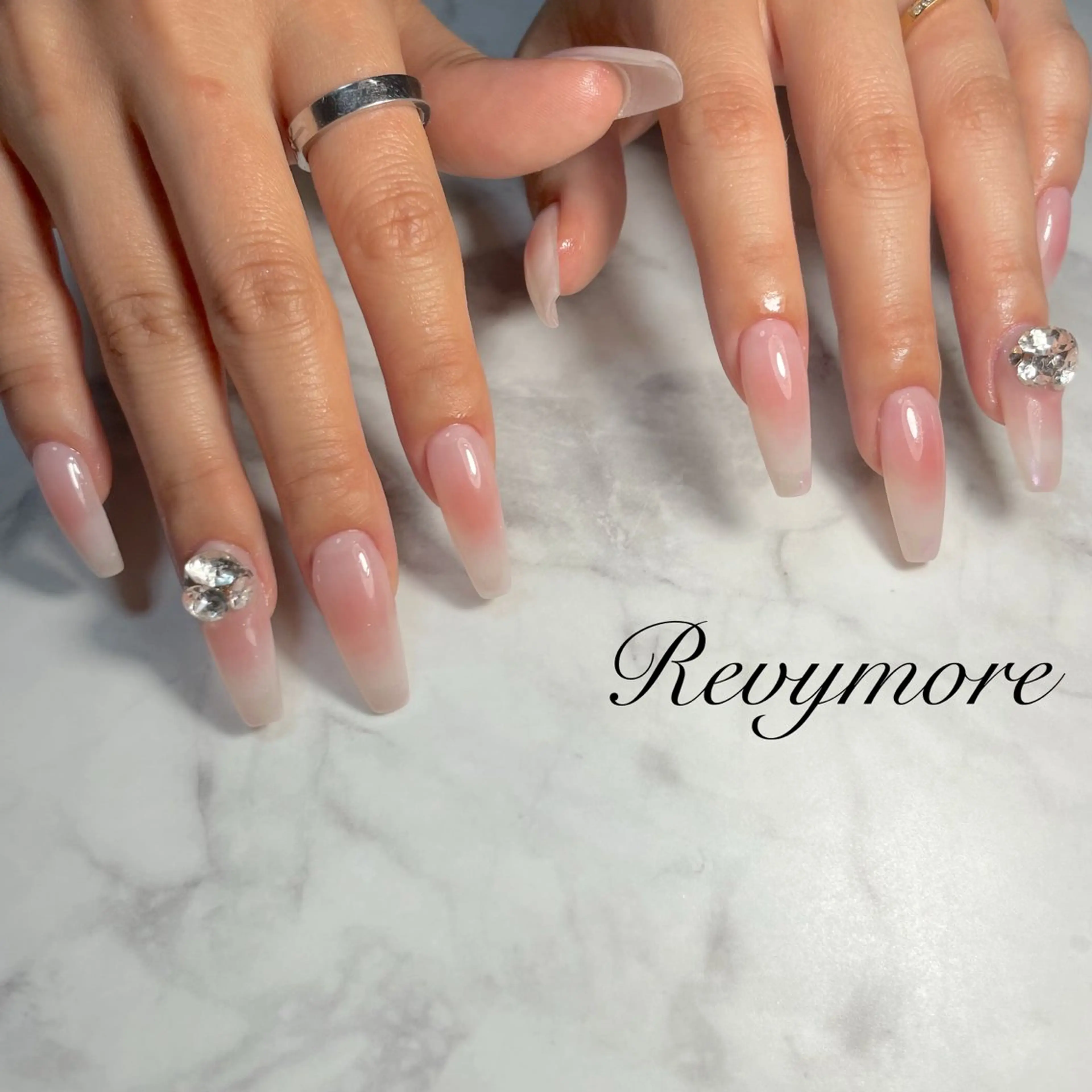 ネイル チークネイル ジェルネイル ニュアンスネイル オフィスネイル シンプルネイル nail salon Revymoreのネイルデザイン