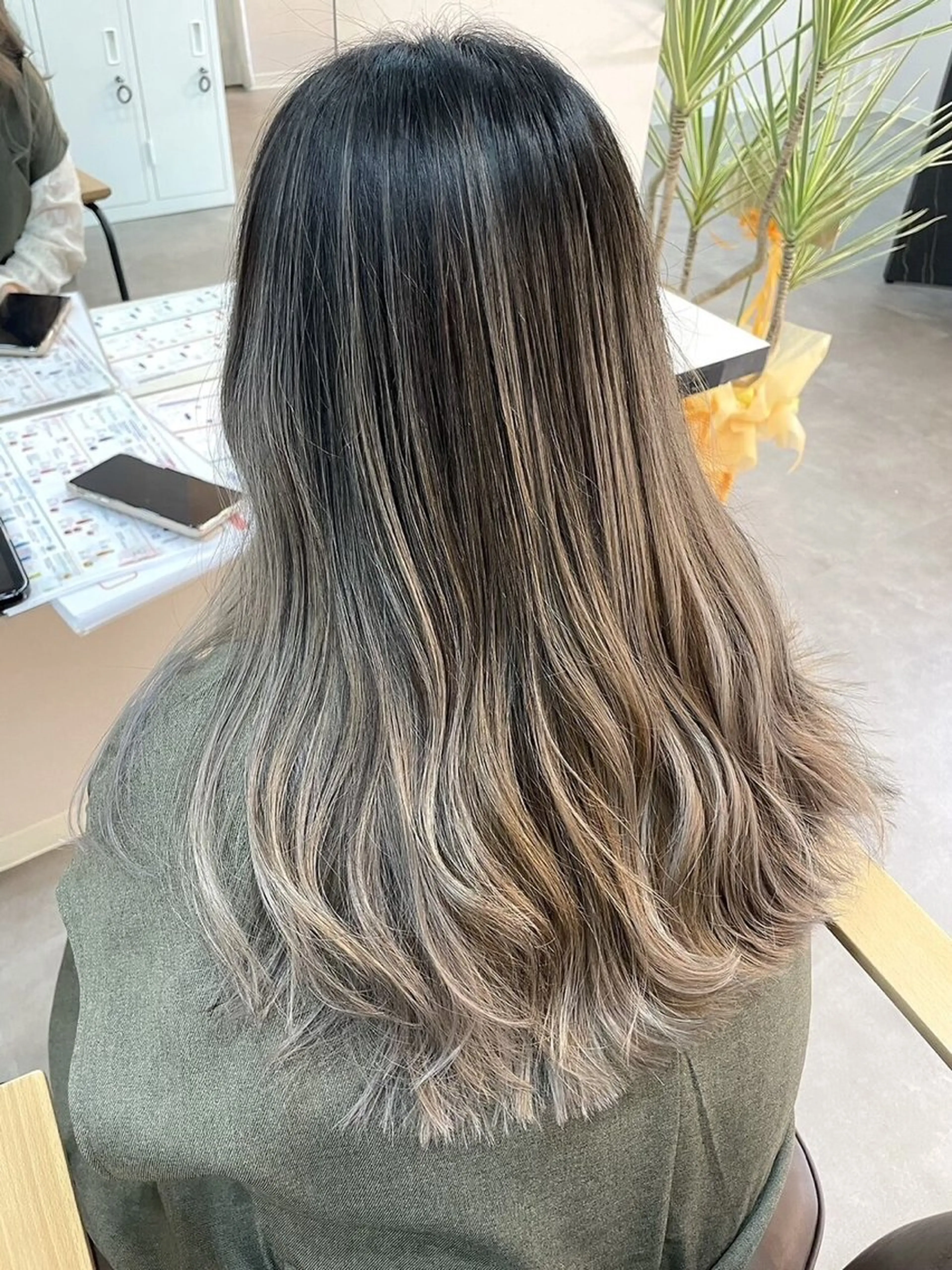 ロング ヘアカラー トリートメント Chihiro .のヘアスタイル