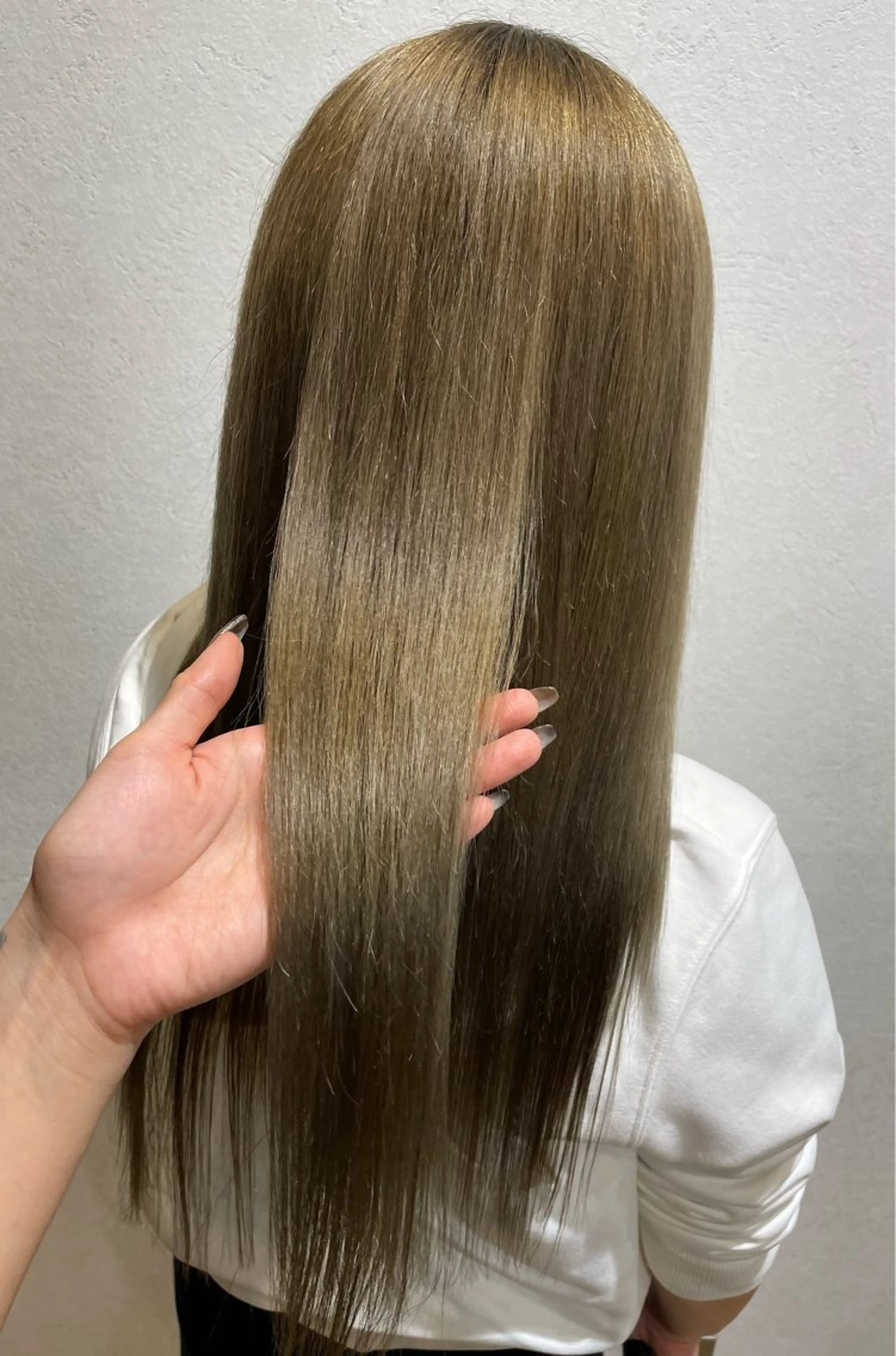 カラー 岡村 真子のヘアスタイル