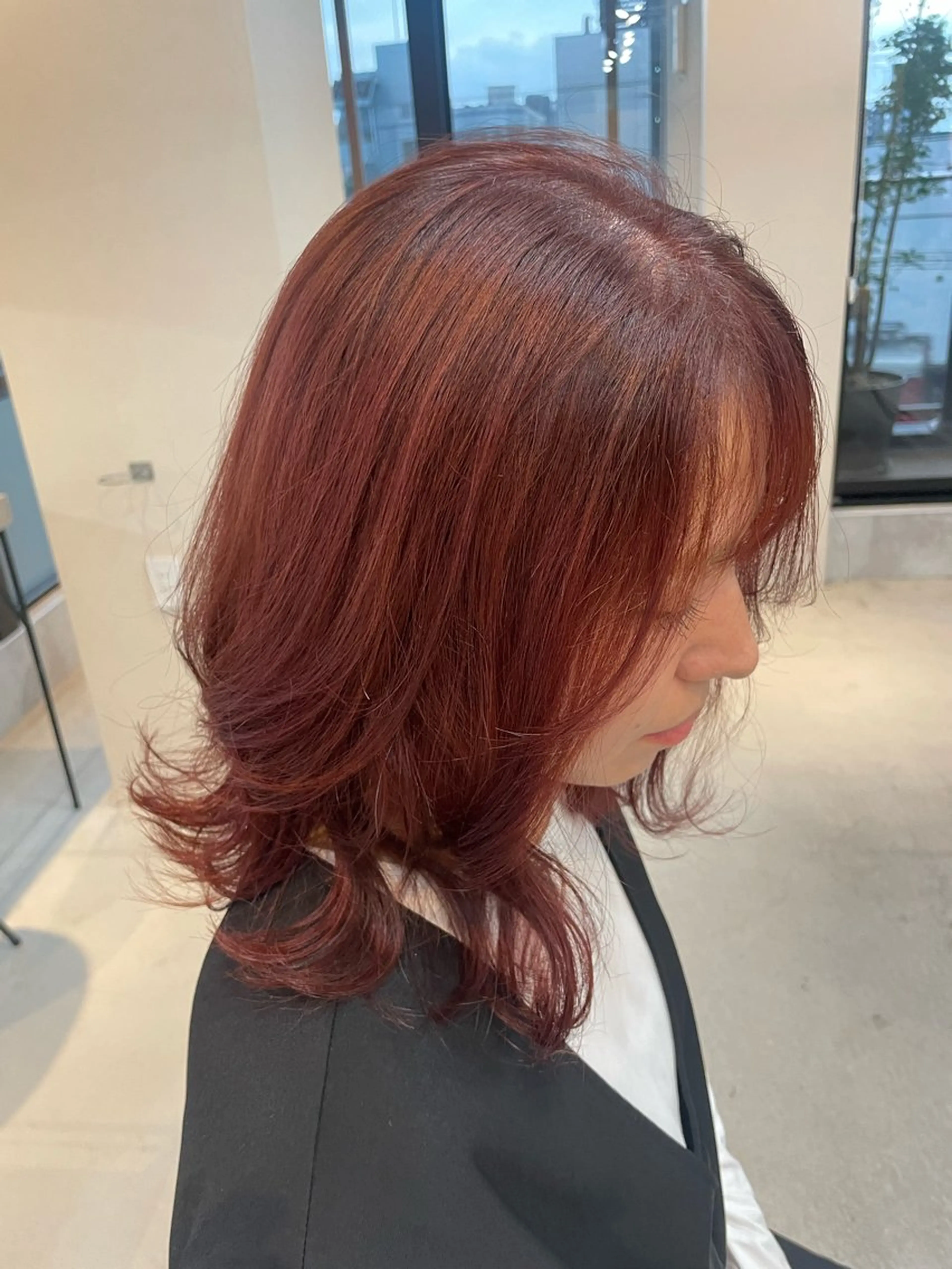 ミディアム カラー AKI 🐉のヘアスタイル