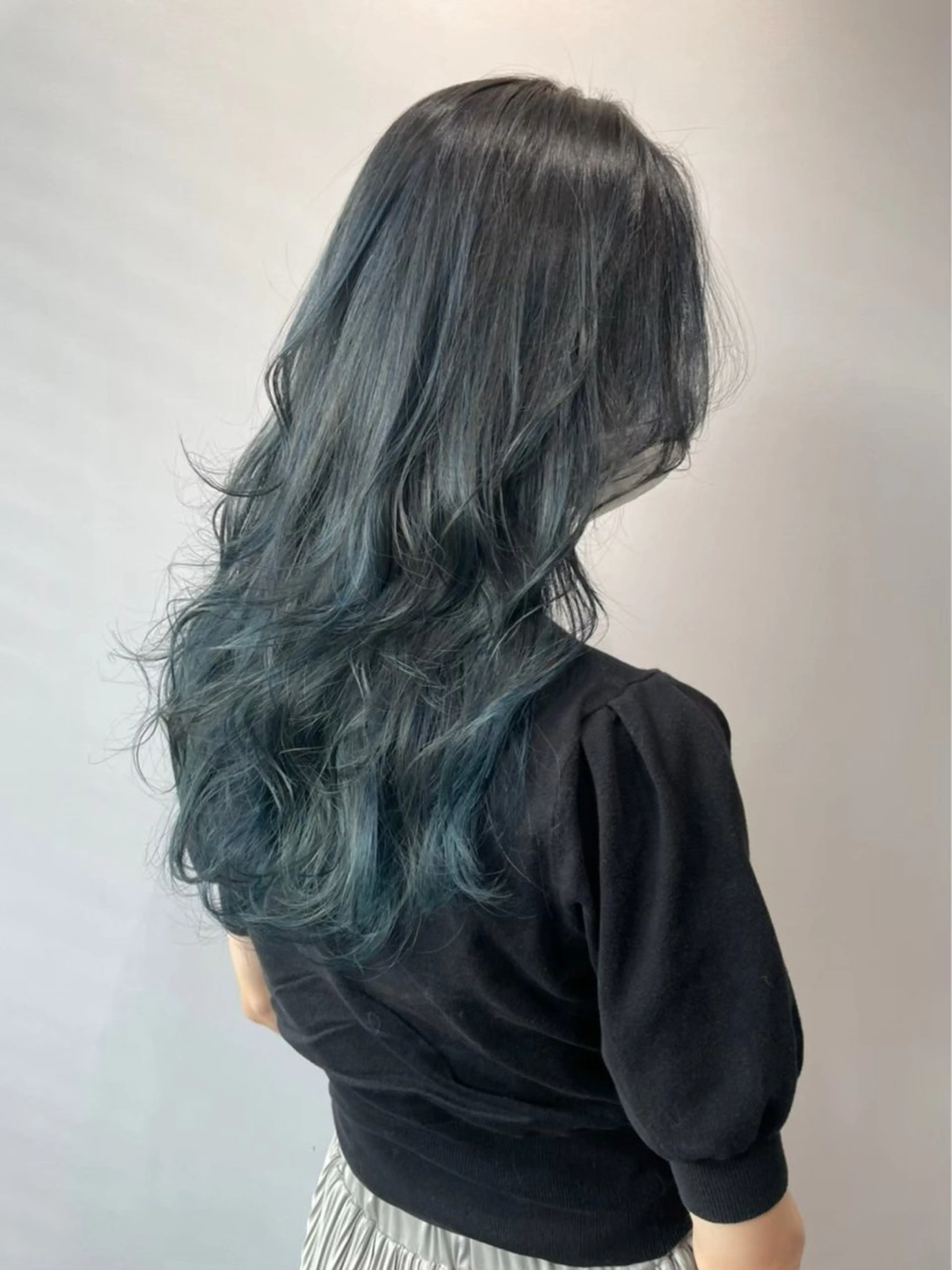 ロング カラー ブルーカラー ブルーバイオレット グラデーションカラー バイオレットカラー SHOEI 【nero】のヘアスタイル