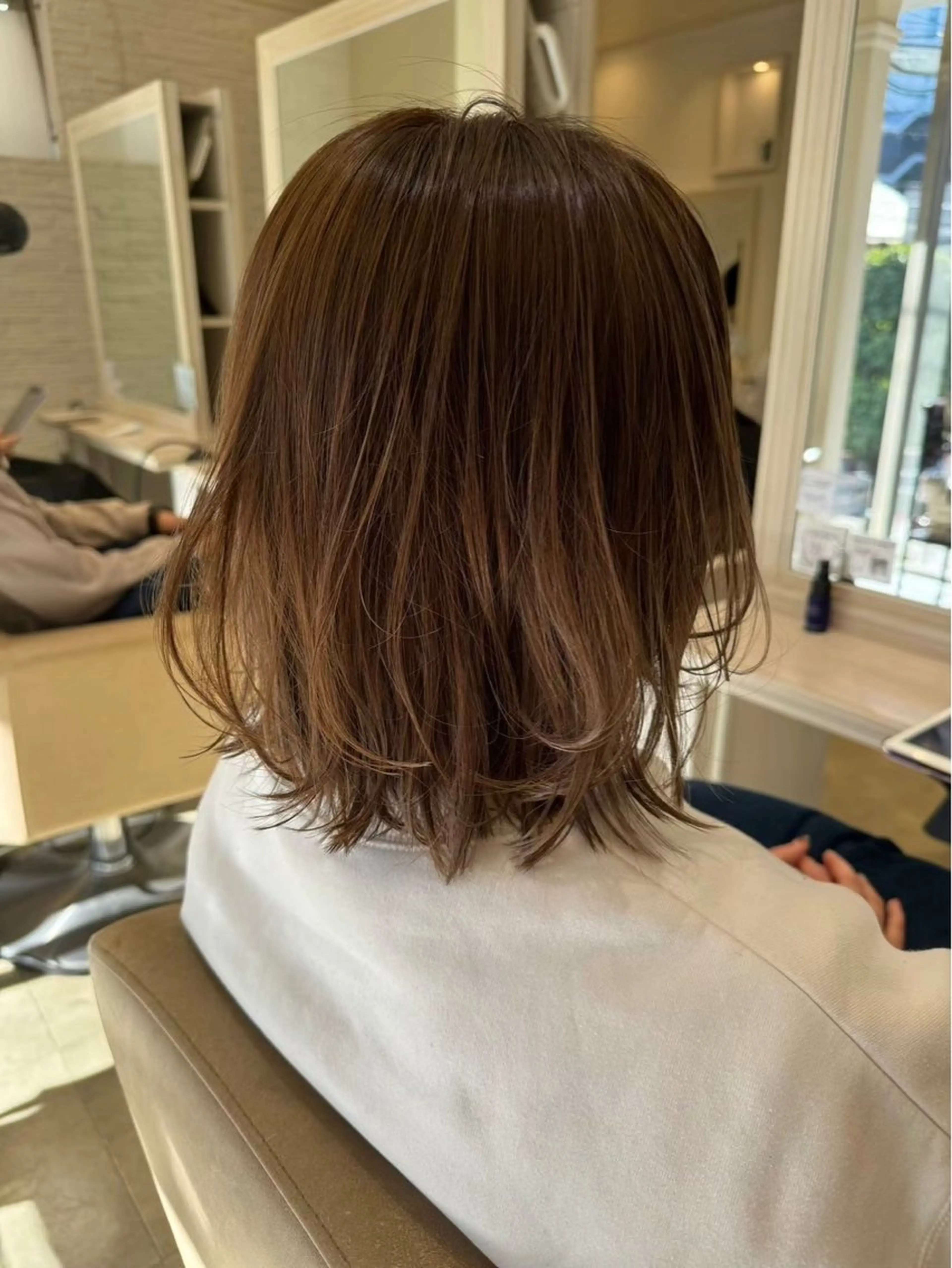 セミロング amie by afloatのヘアスタイル