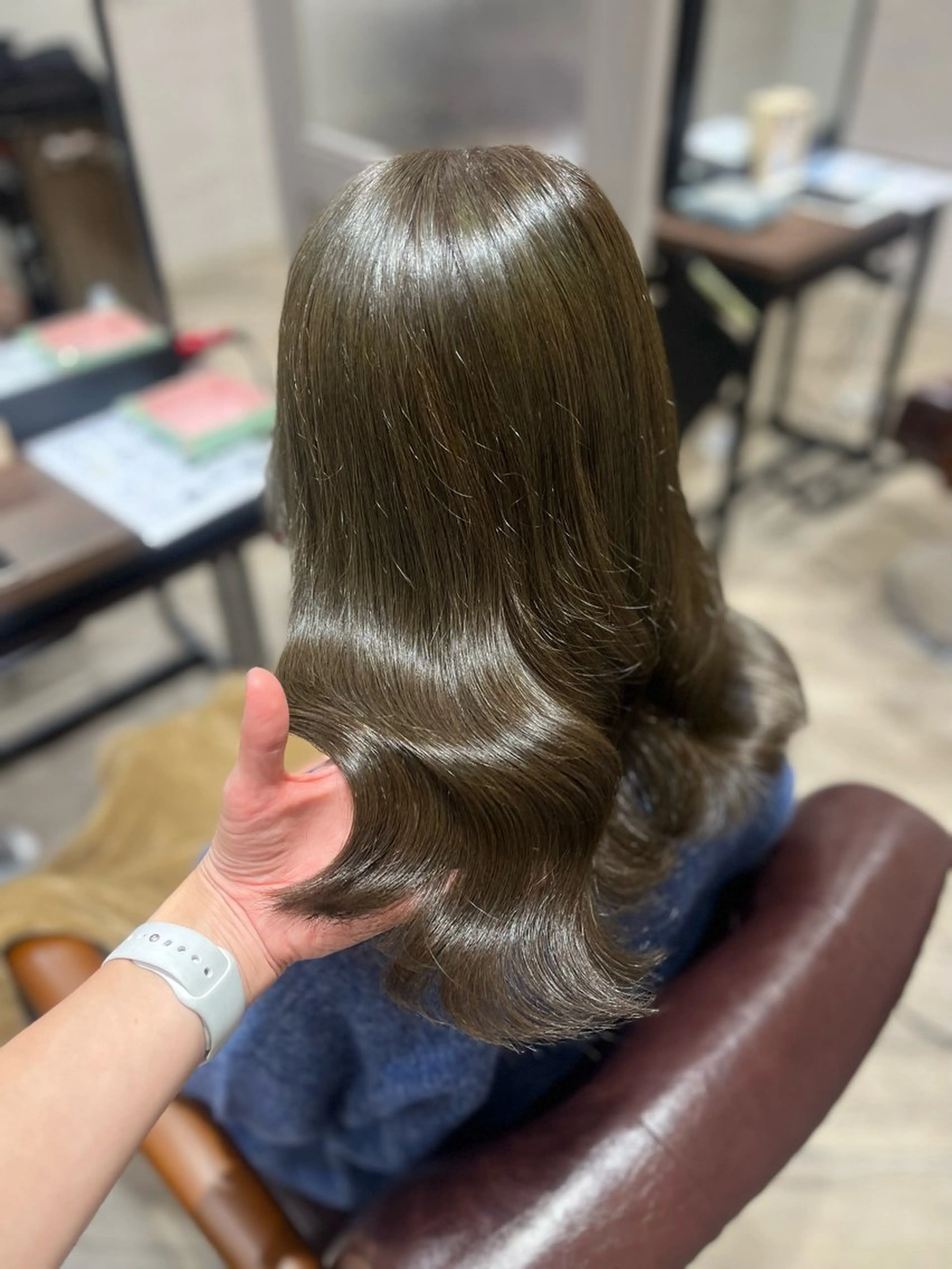 セミロング カラー ベージュカラー ブリーチ ブリーチなしカラー オリーブベージュ 🫧ぷる艶カラー🫧 Yuubi🦩のヘアスタイル