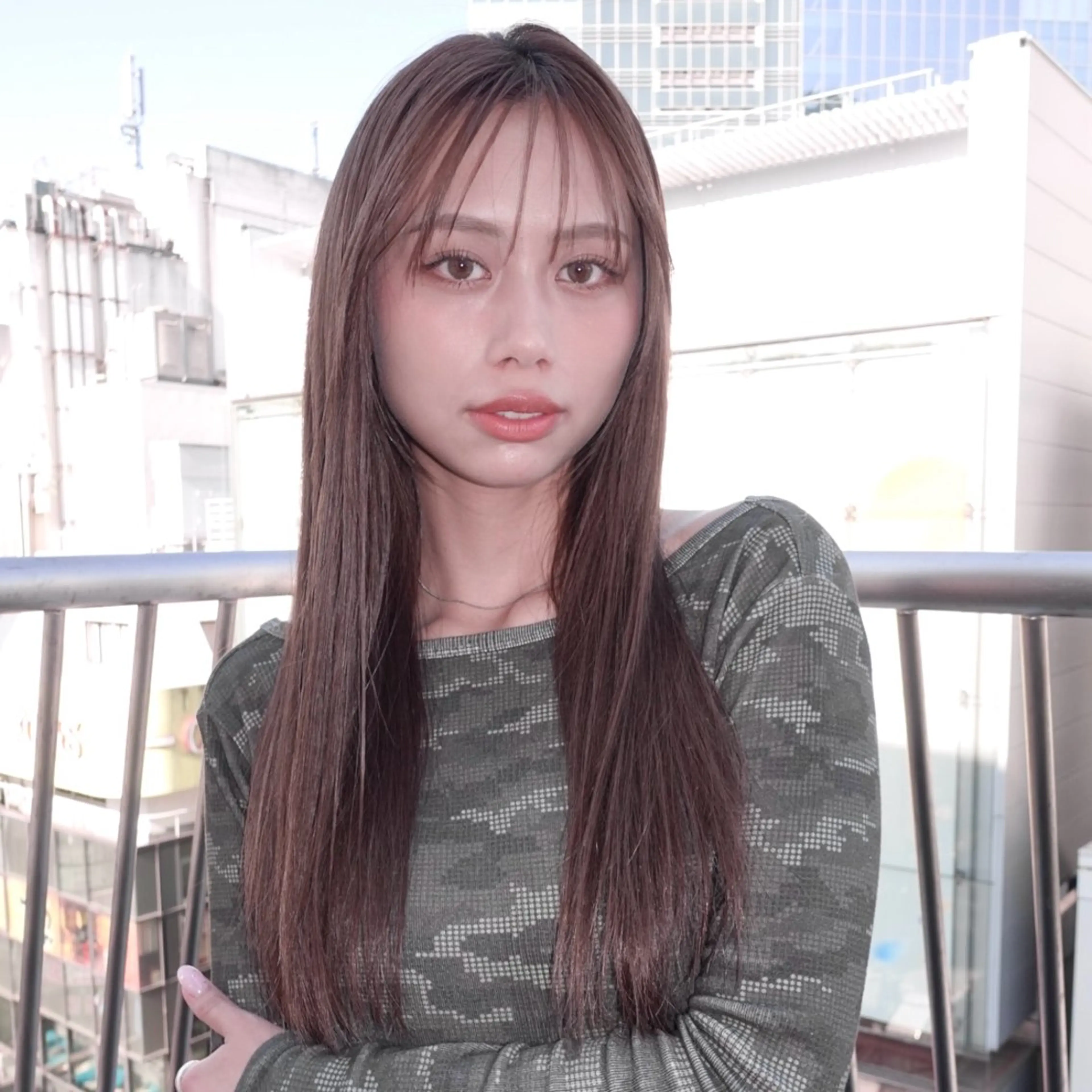 セミロング カラー パーマ ブラウンカラー 透明感カラー 顔周りカット ハッシュカット 韓国風ヘア カット パーマ 縮毛矯正 momo もものヘアスタイル