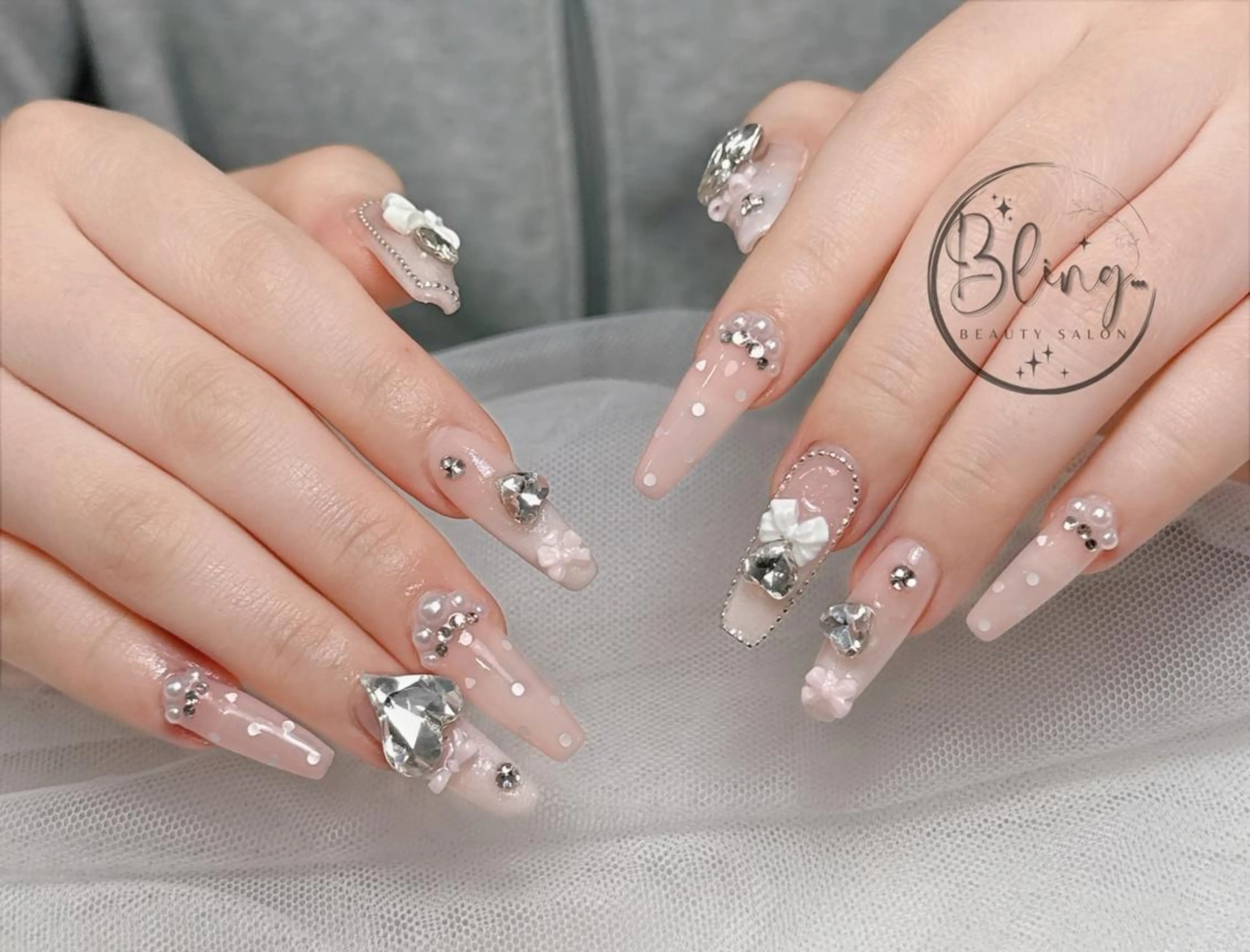 ロング カラー ベージュカラー グラデーションカラー ピンクカラー 韓国風ヘア ハンドネイル Bling Salonのネイルデザイン