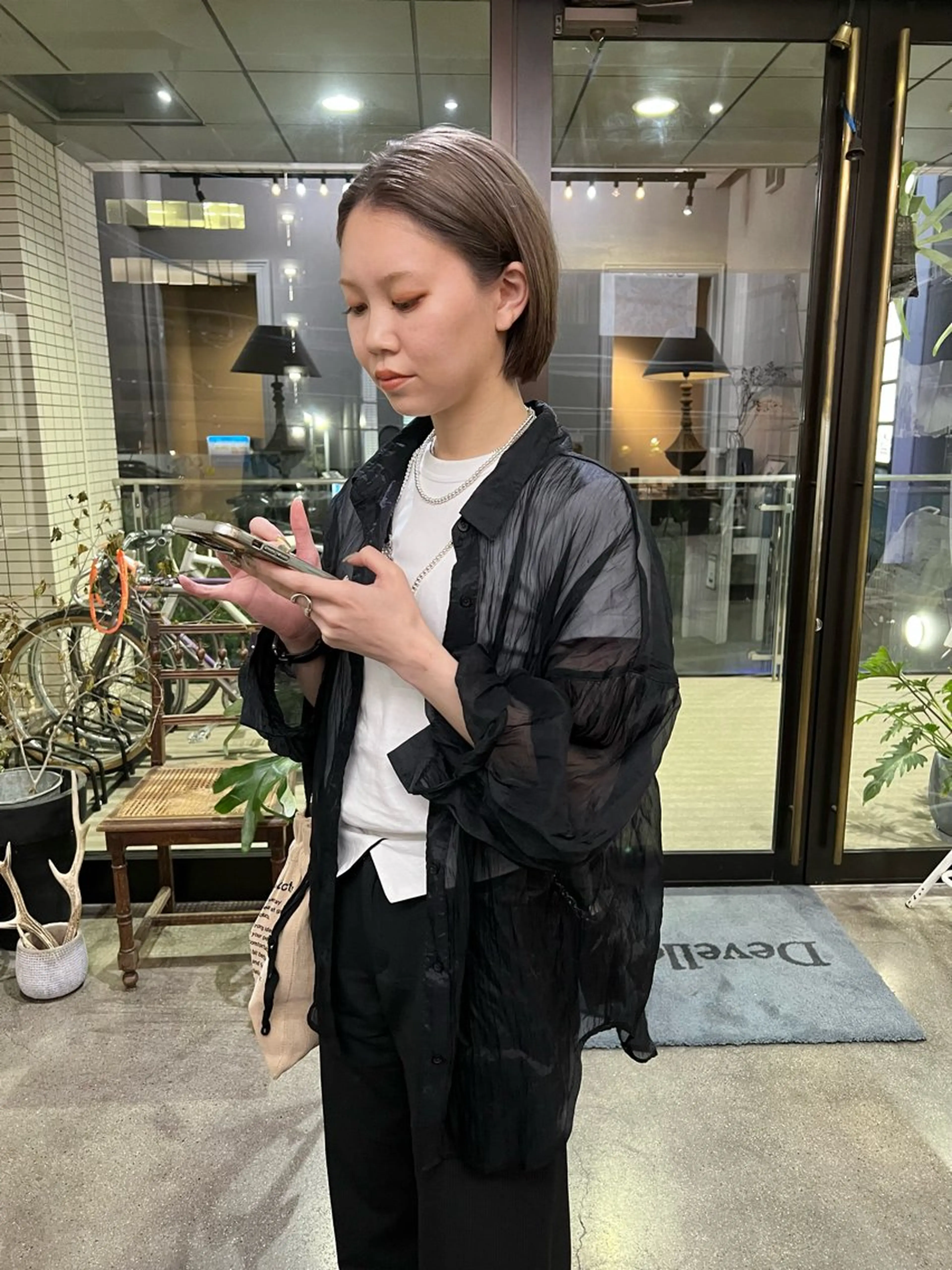 ショート カラー ブリーチ ケアブリーチ グレージュ ハイトーンカラー ボブ カット ヘアカラー 千葉 郁也のヘアスタイル