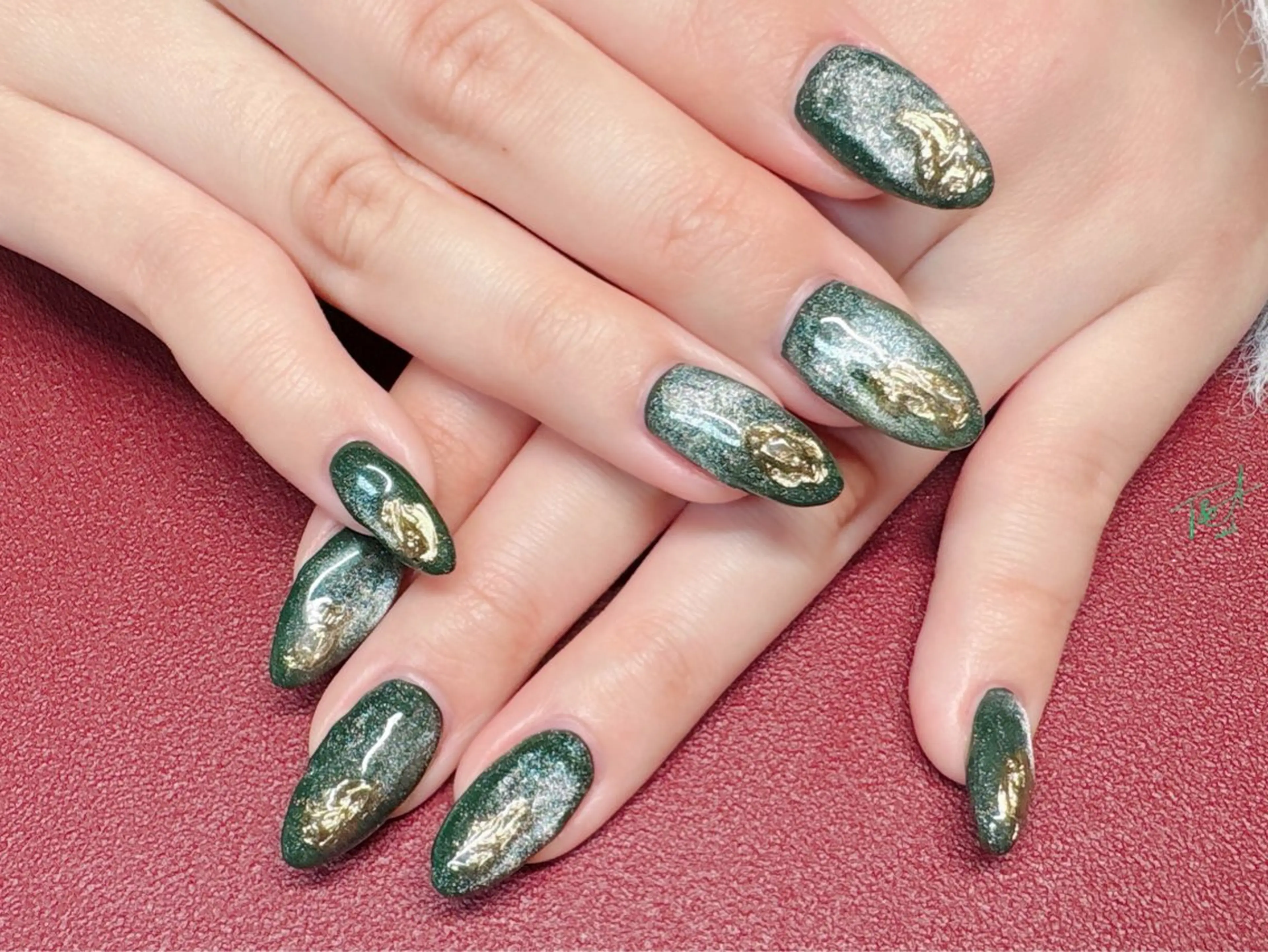 ネイル 長さ出し ジェルネイル グリーン キラキラネイル スカルプネイル T&A nailのネイルデザイン