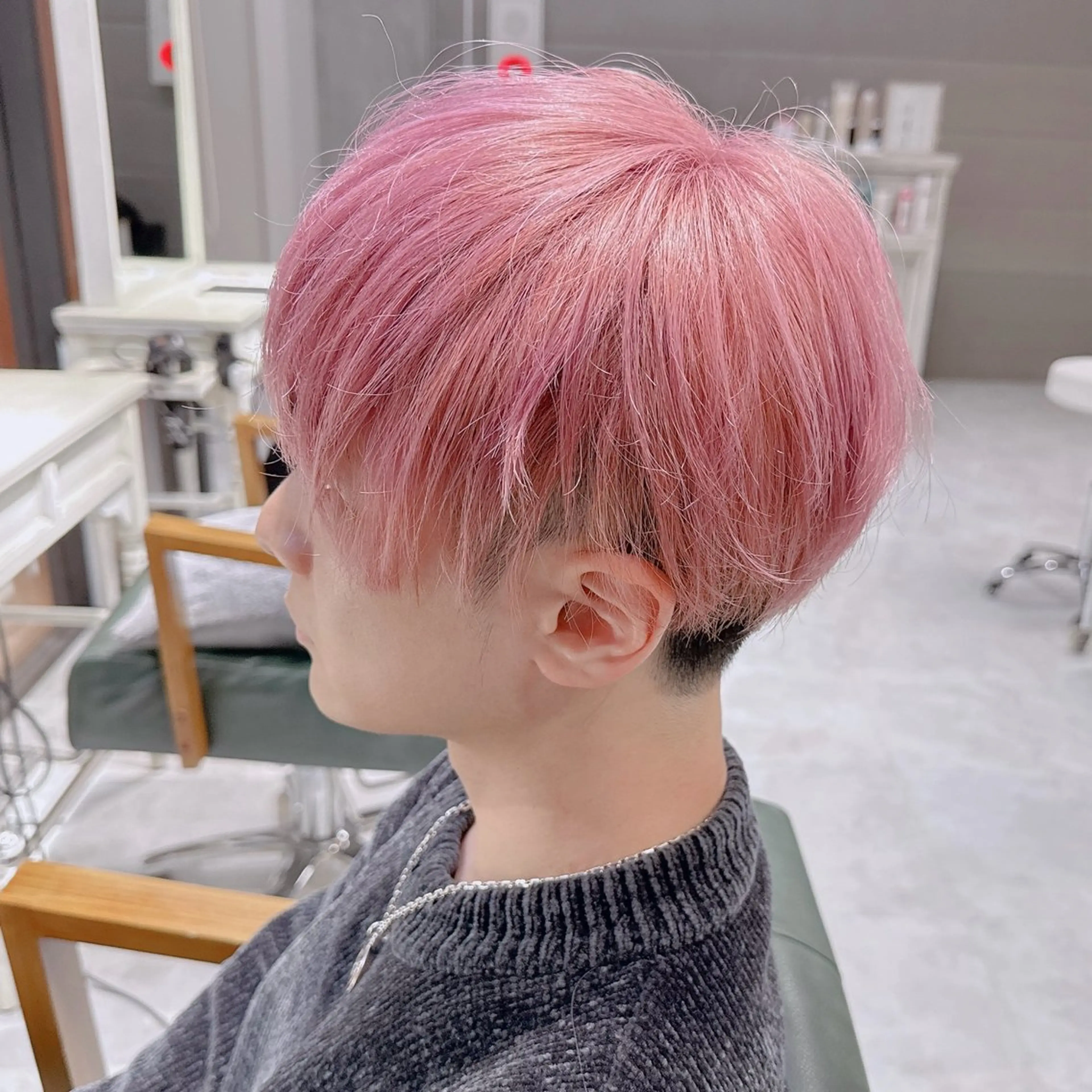 ショート カラー ブリーチ デザインカラー ハイトーンカラー ピンクカラー ヘアカラー トリートメント DAYS Men’sのヘアスタイル