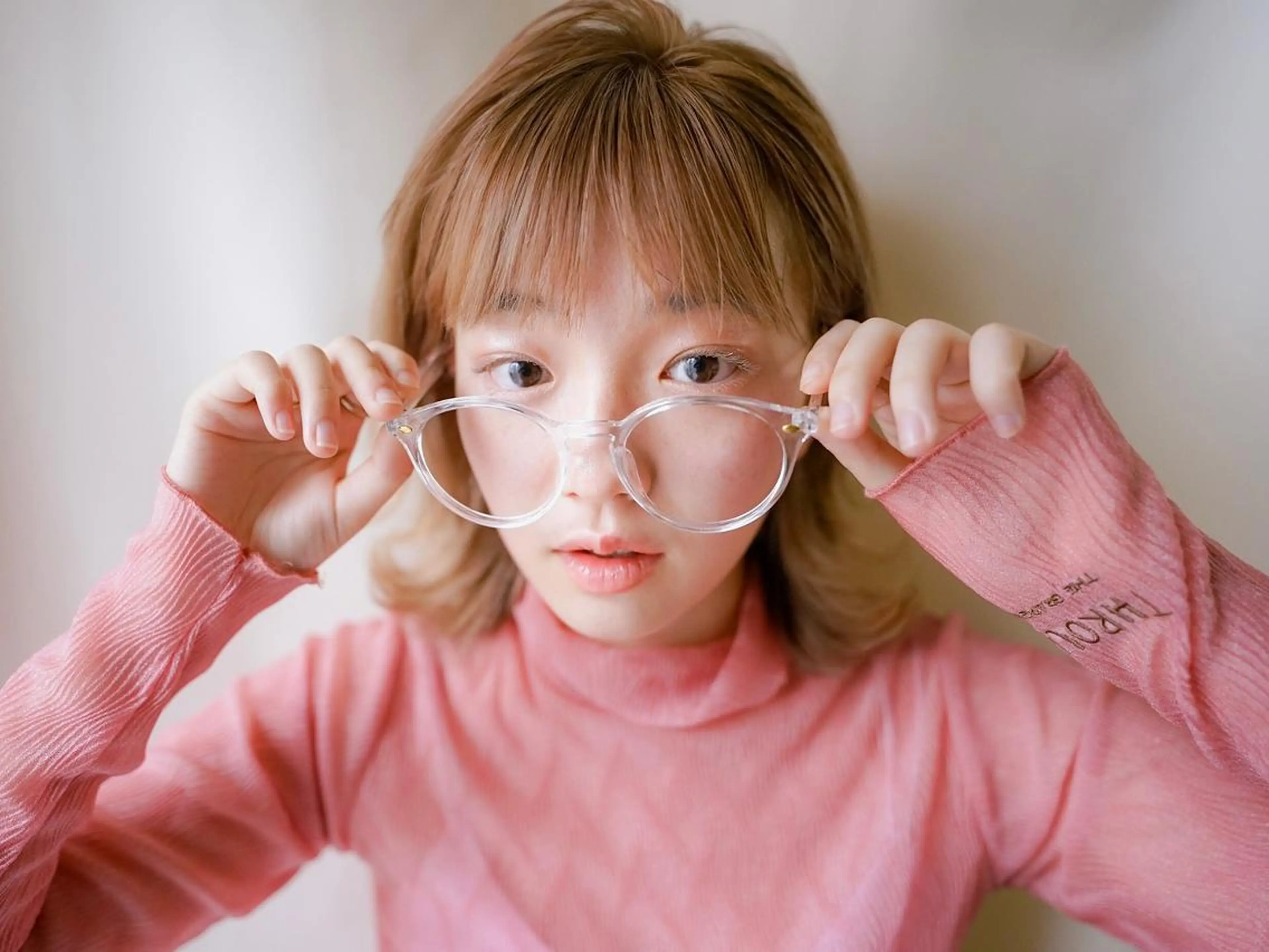 セミロング パーマ ヘアアレンジ カラー アディクシーカラー アッシュ バレイヤージュ ベージュカラー ブリーチ newi grande 横浜店のヘアスタイル