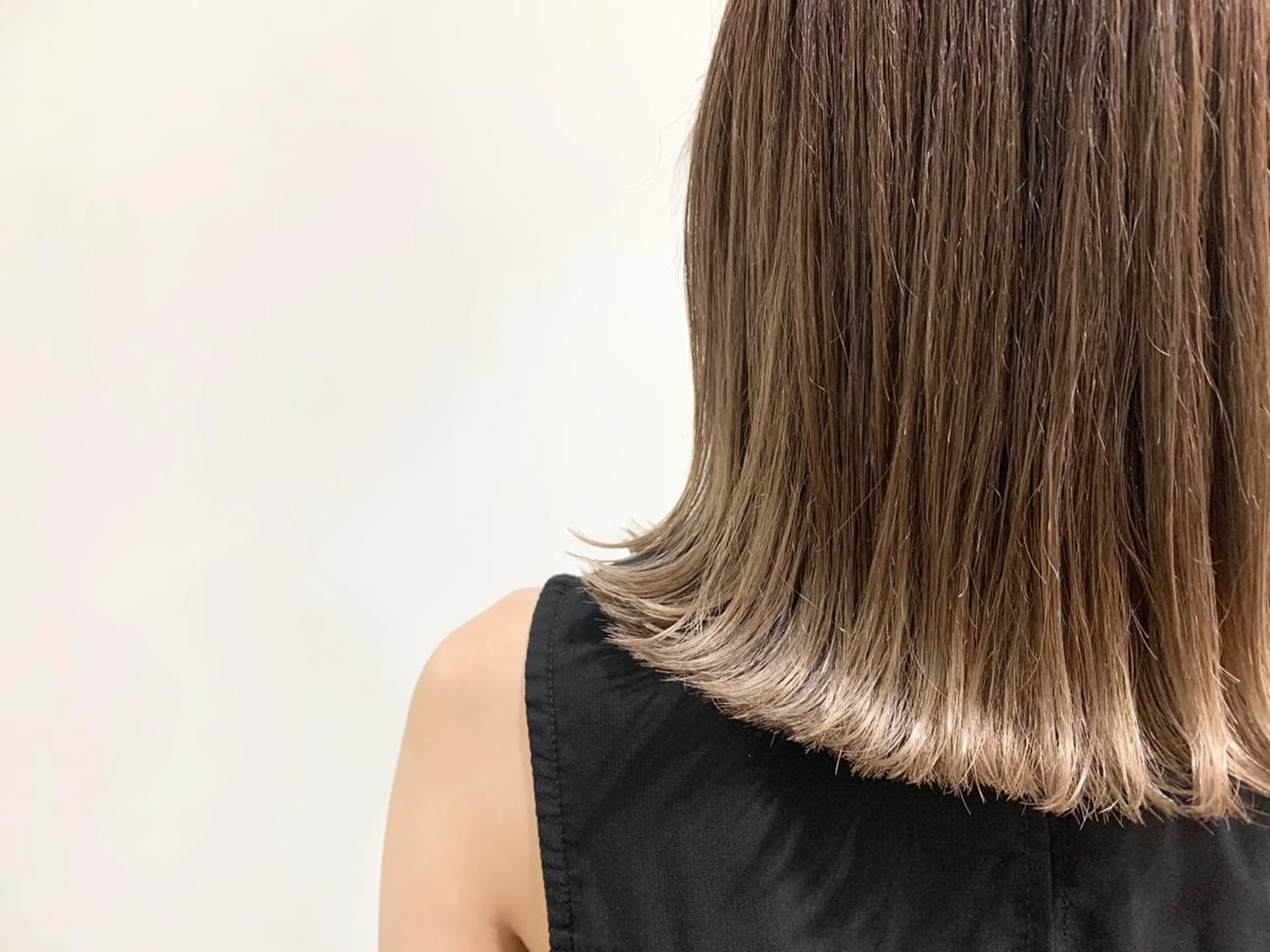 ミディアム カラー ベージュカラー グラデーションカラー ホワイトベージュ 竹内 康浩のヘアスタイル