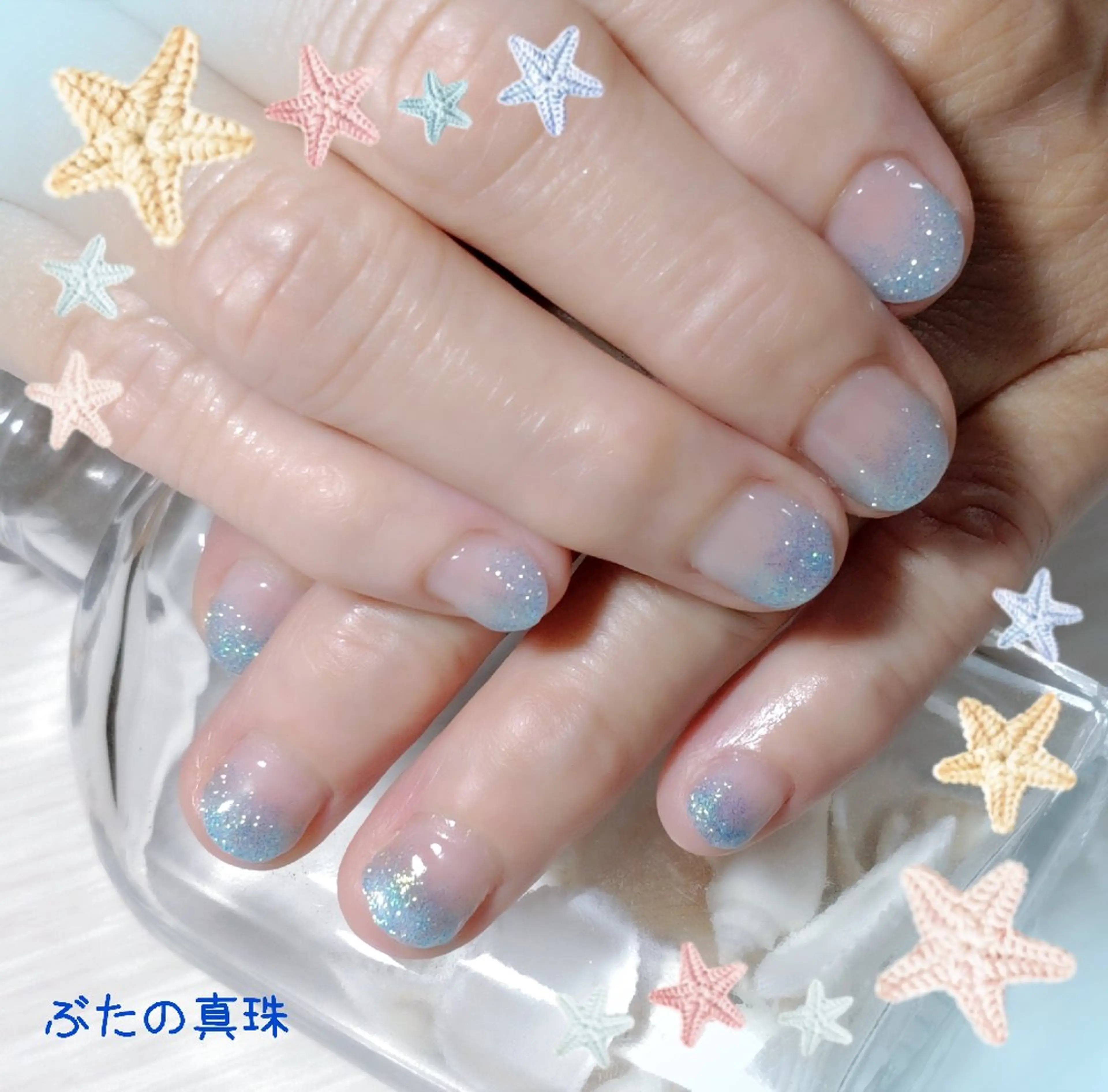ネイル ラメ(グリッター) ラメグラデーション 水色 ハンドネイル 林 珠里のネイルデザイン