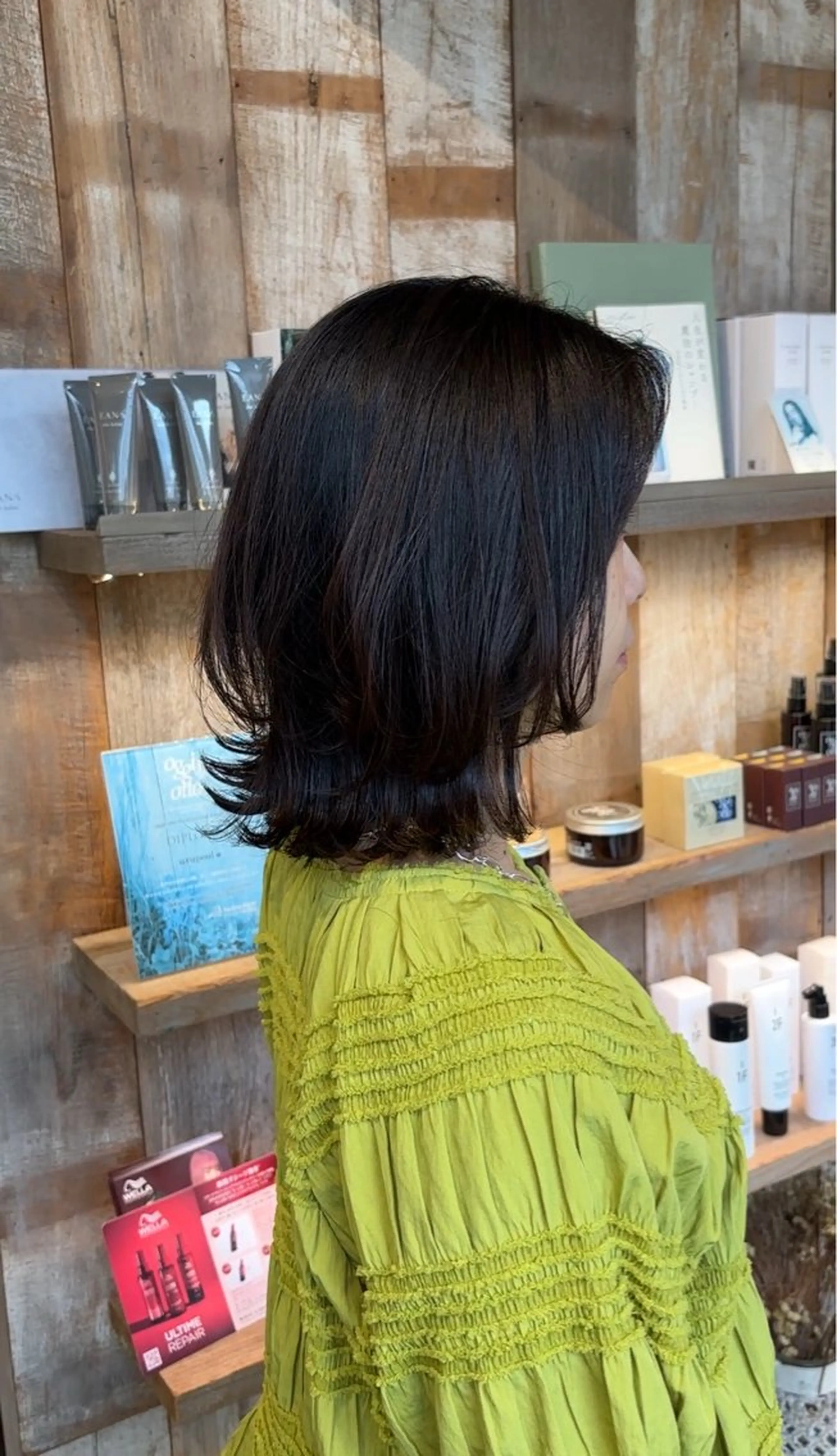 ミディアム レイヤーカット 外ハネヘア カット ヘアカラー トリートメント レイヤーカット✨ 艶髪藤野のヘアスタイル