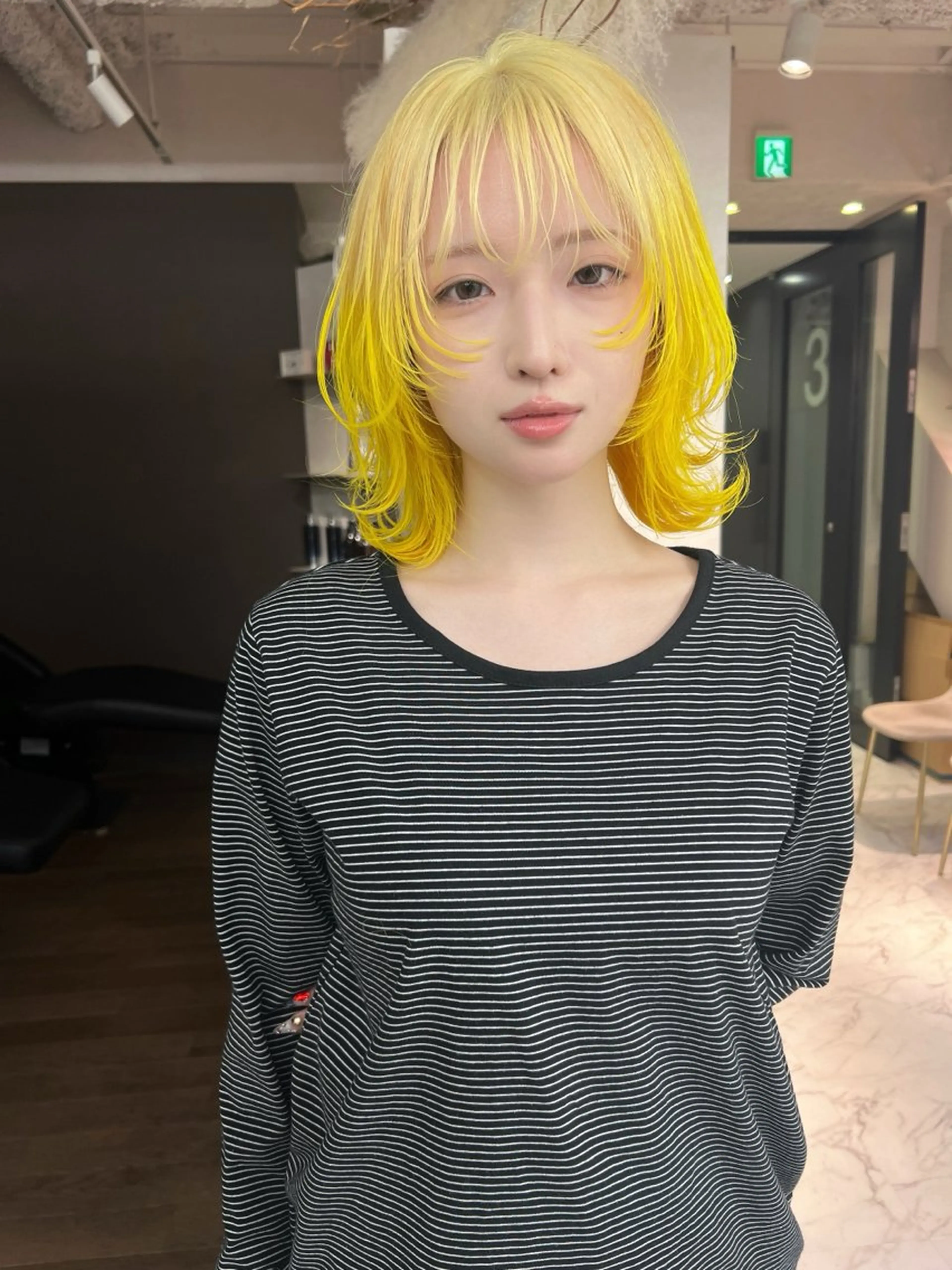 ミディアム ブリーチ/ウルフ ハッシュカット/石山のヘアスタイル