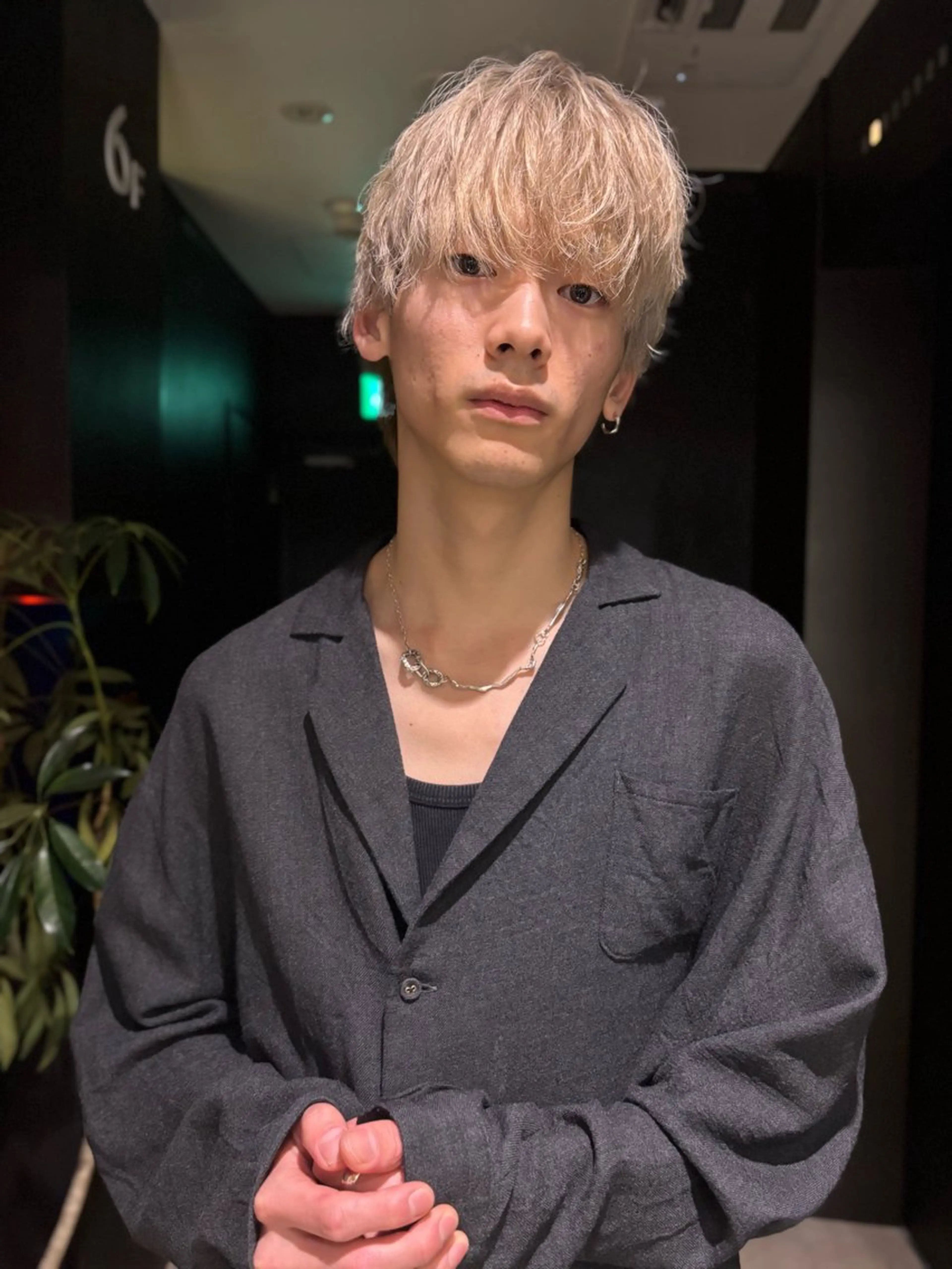 カラー メンズ メンズブリーチ ベージュカラー ブリーチ ミルクティーベージュ カット ヘアカラー 原宿パーマ・カラー 小原隼人のヘアスタイル