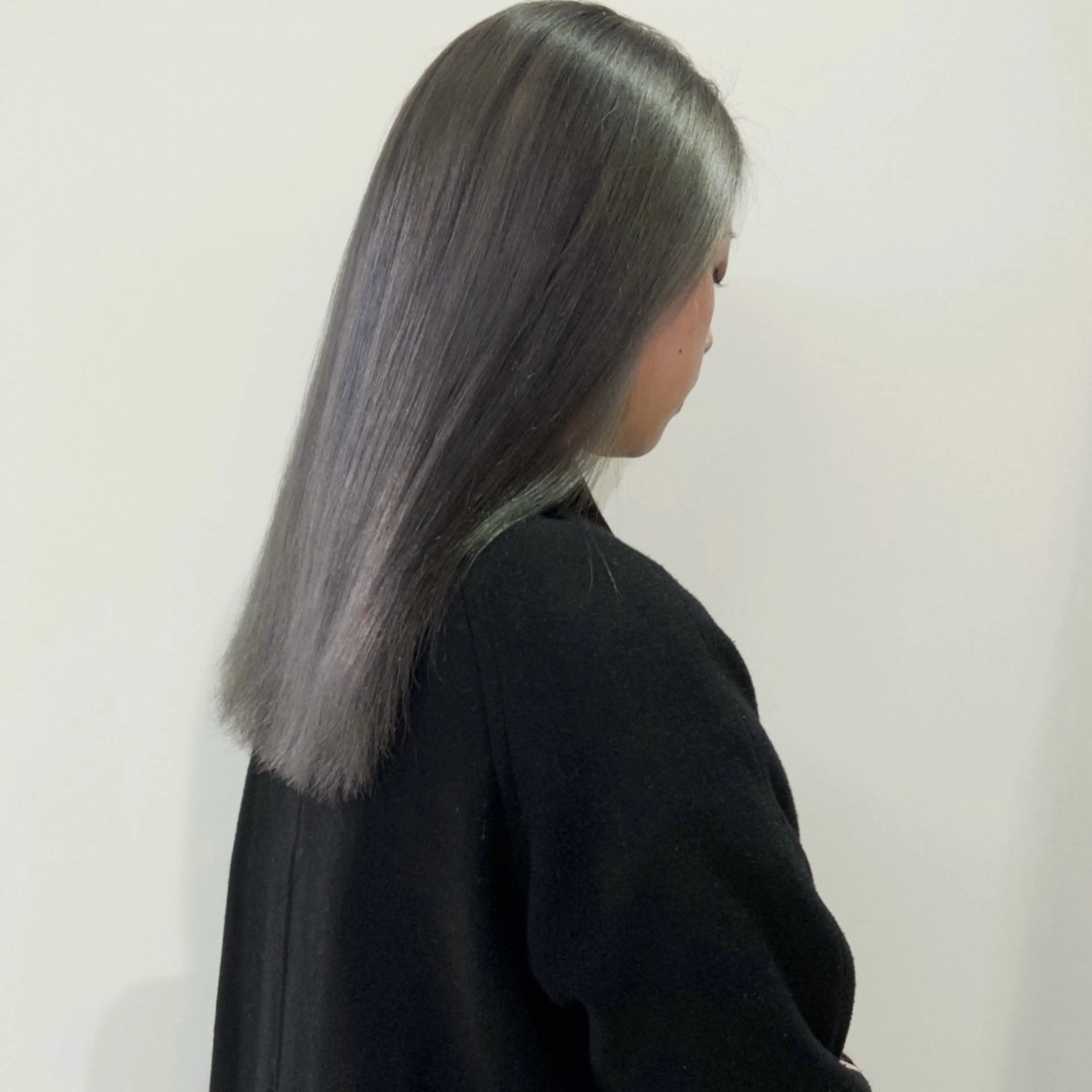 セミロング カラー ブルーカラー ブルーグレー ブルーグレージュ 透明感カラー グレージュ ヘアカラー トリートメント nonoka オリーブ/レイヤーのヘアスタイル