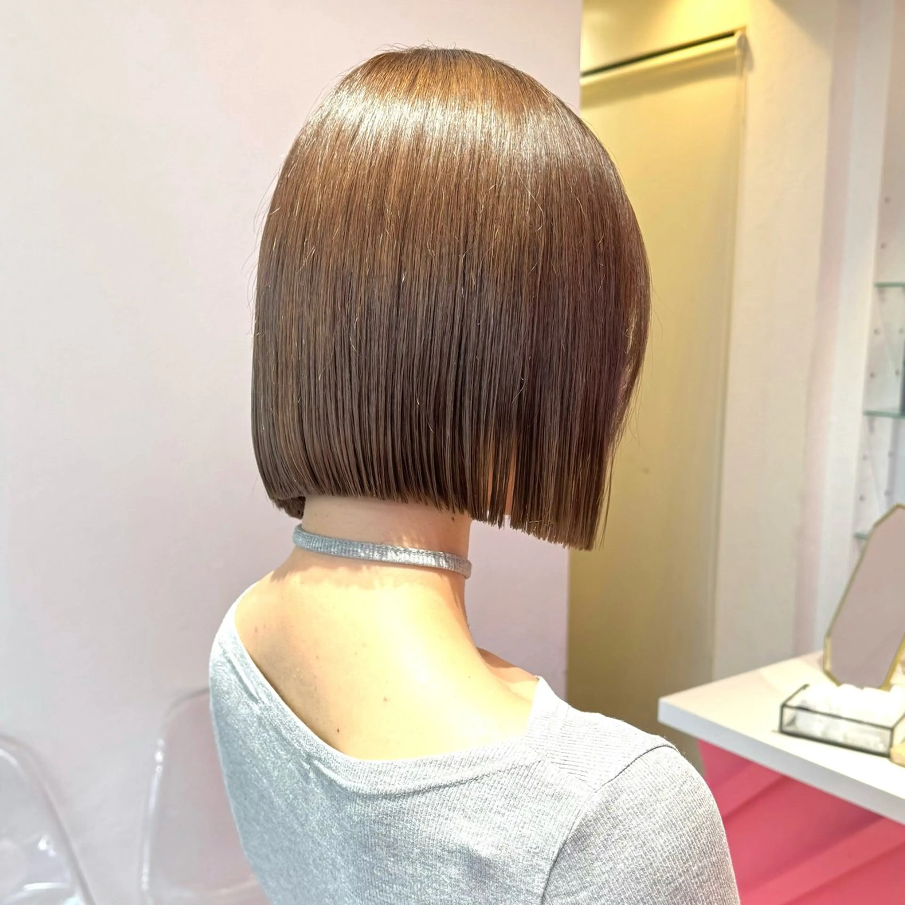 ショート カラー カット ヘアカラー トリートメント 莉乃/縮毛矯正/髪質 改善/艶カラーのヘアスタイル