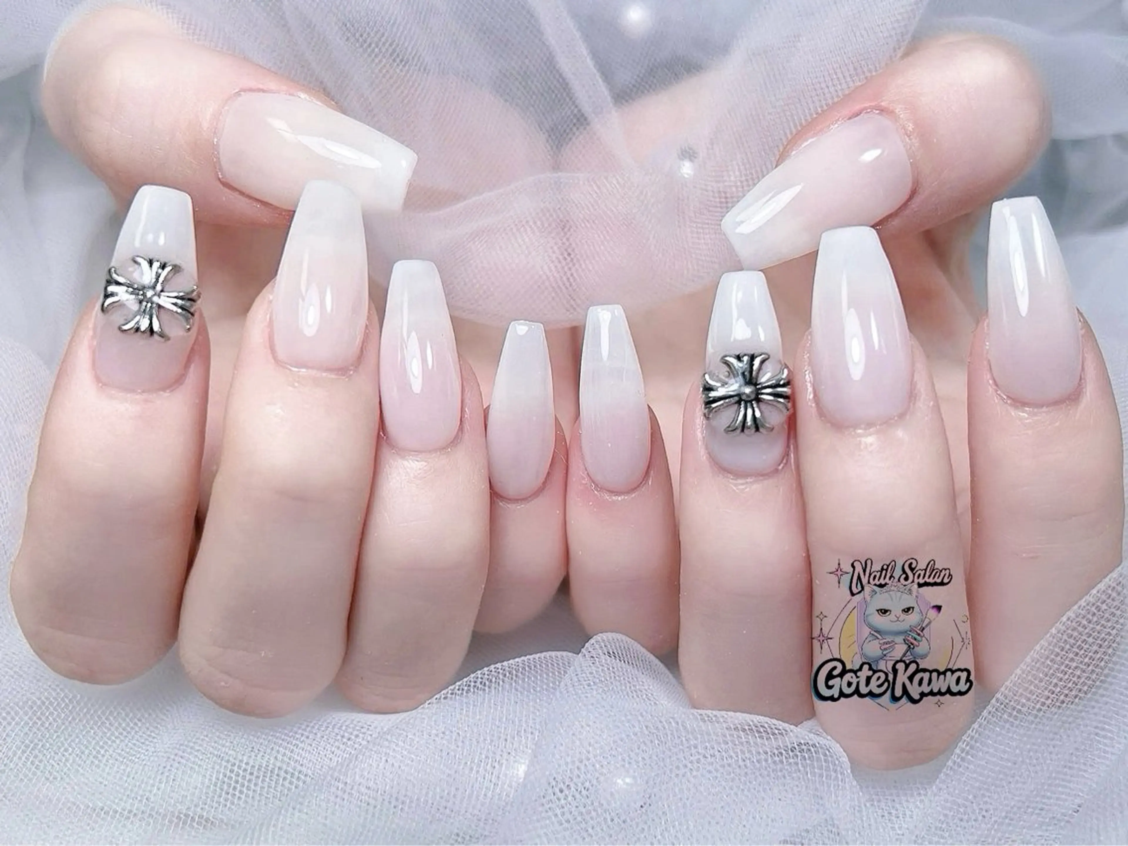 ネイル アートネイル キラキラネイル スカルプネイル ハンドネイル ハンドケア Gote Kawa nail salonのネイルデザイン