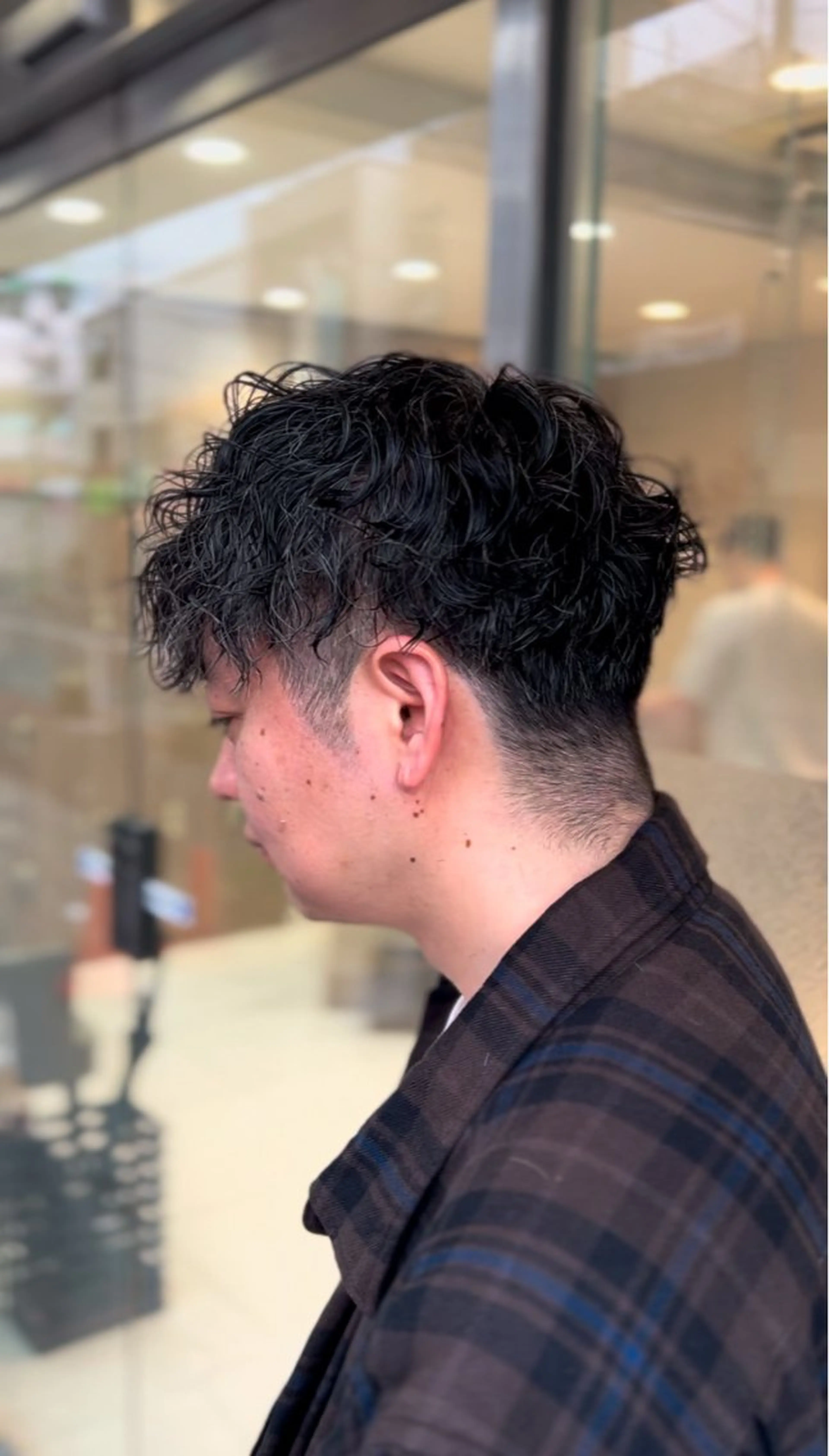 ミディアム パーマ メンズ ハイトーン× デザイン　Runoのヘアスタイル