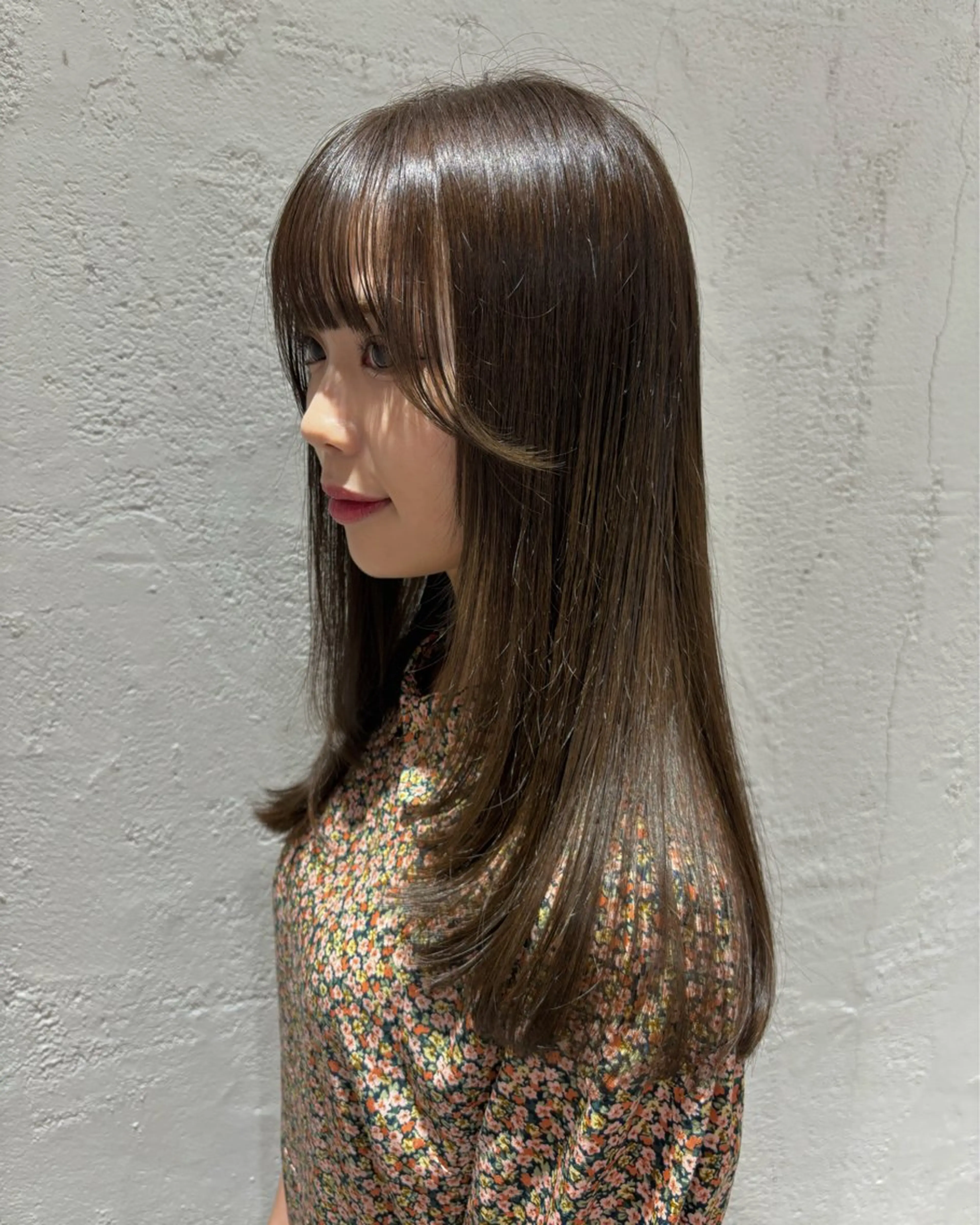 セミロング カラー ベージュカラー 透明感カラー グレージュ オリーブベージュ レイヤーカット カット ヘアカラー トリートメント サソウ ユリエ🥥のヘアスタイル