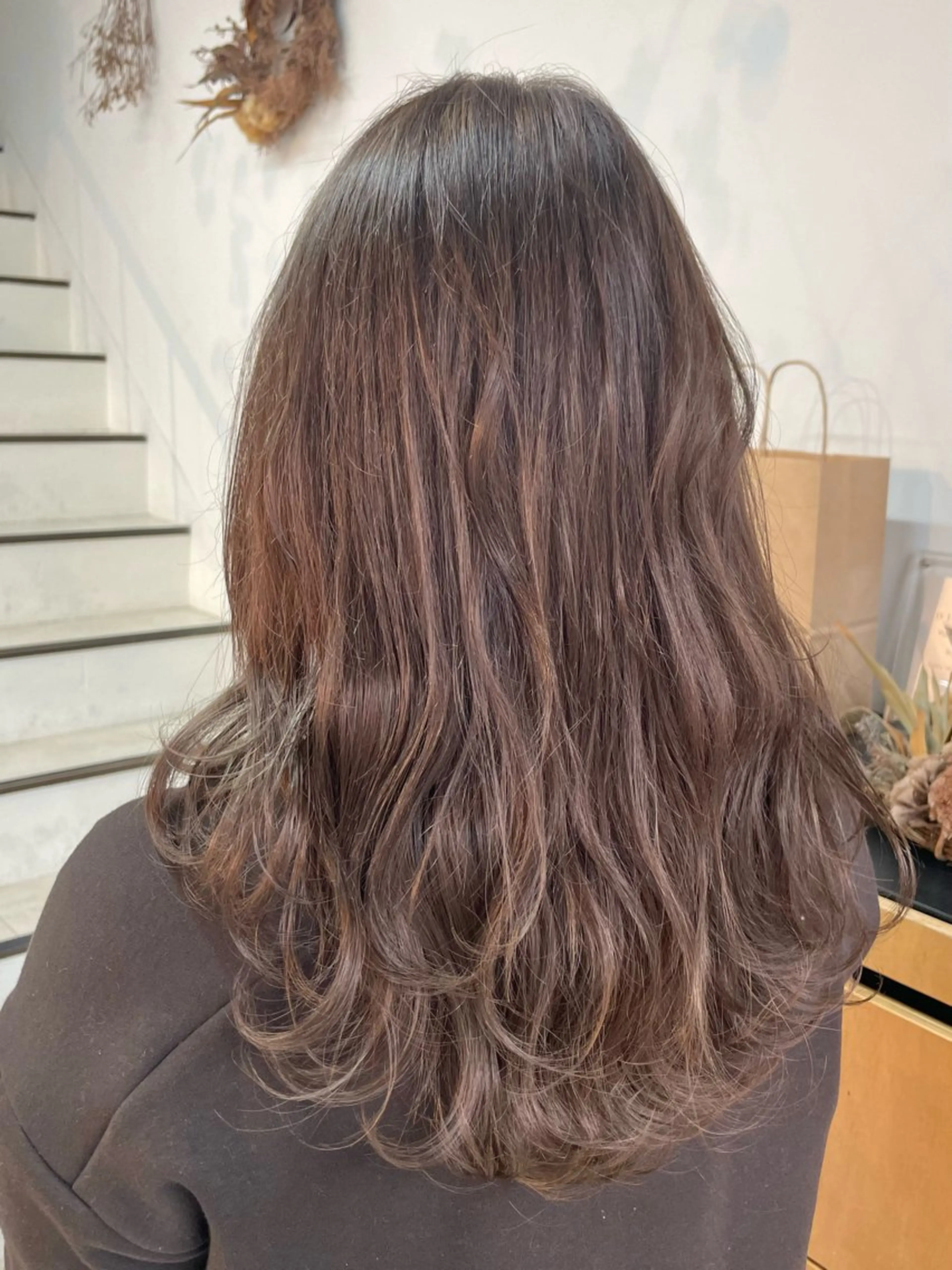 ロング カラー アッシュ アッシュブラウン ブリーチ ブラウンカラー ヘアカラー 🎨カラー専門家🎨 チャーリーのヘアスタイル