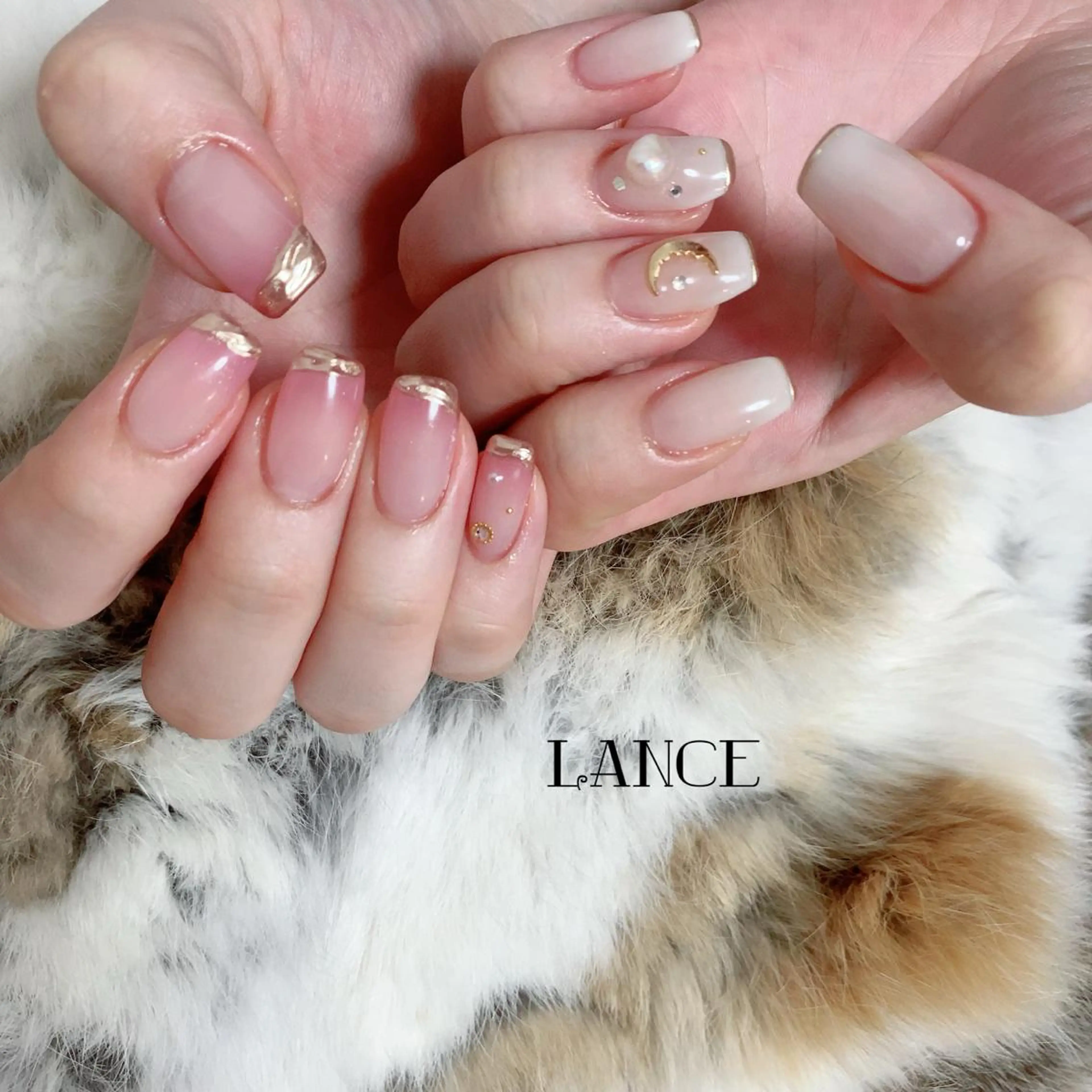 ミディアム ネイル オーロラネイル フレンチネイル グラデーション キラキラネイル シンプルネイル ハンドネイル Lance nailのネイルデザイン