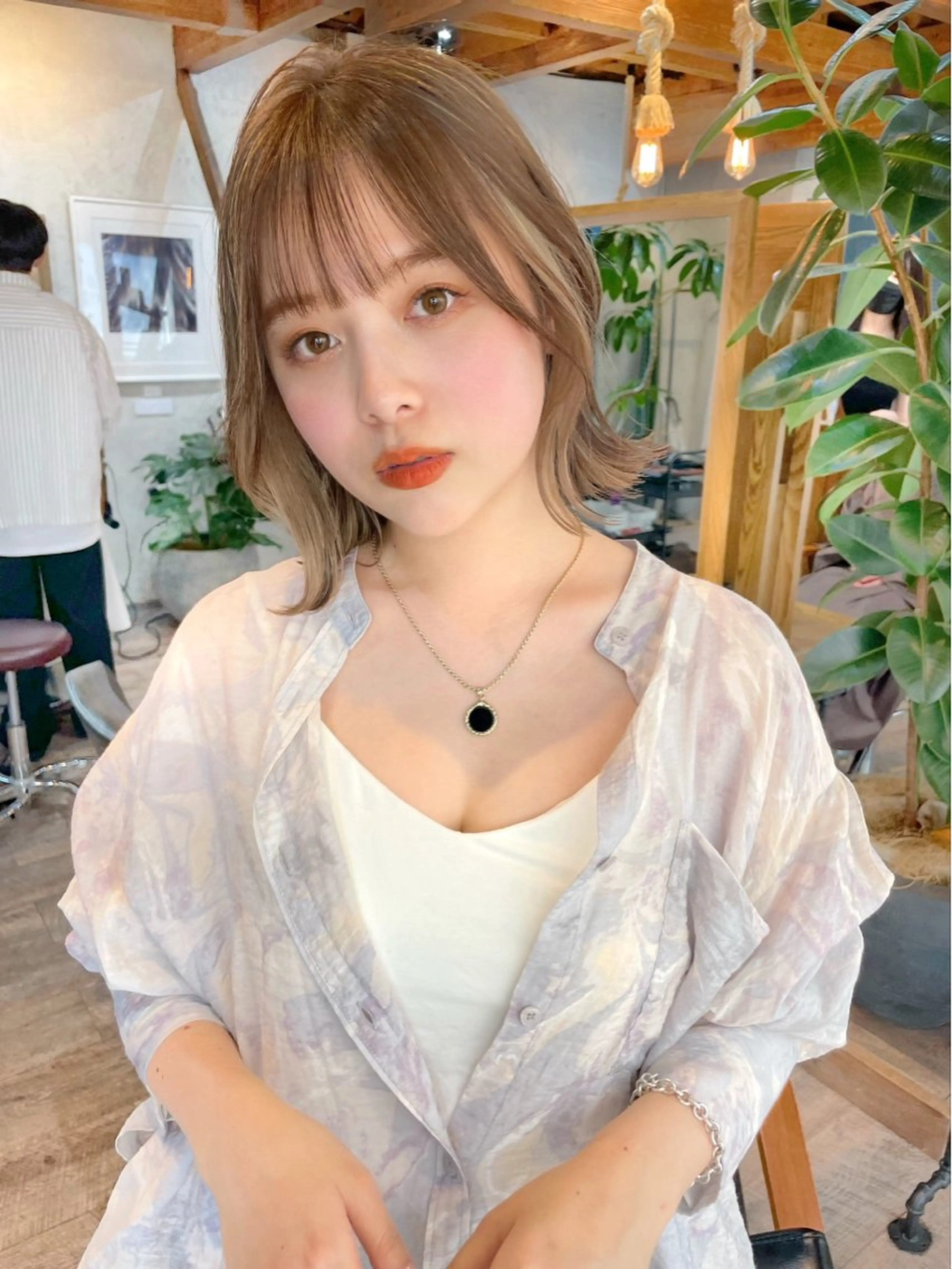 ミディアム カラー 切りっぱなしボブ ボブレイヤー ボブ くびれヘア 顔まわりレイヤー カット ヘアカラー 結べるレイヤーボブ くびれLady表参道のヘアスタイル