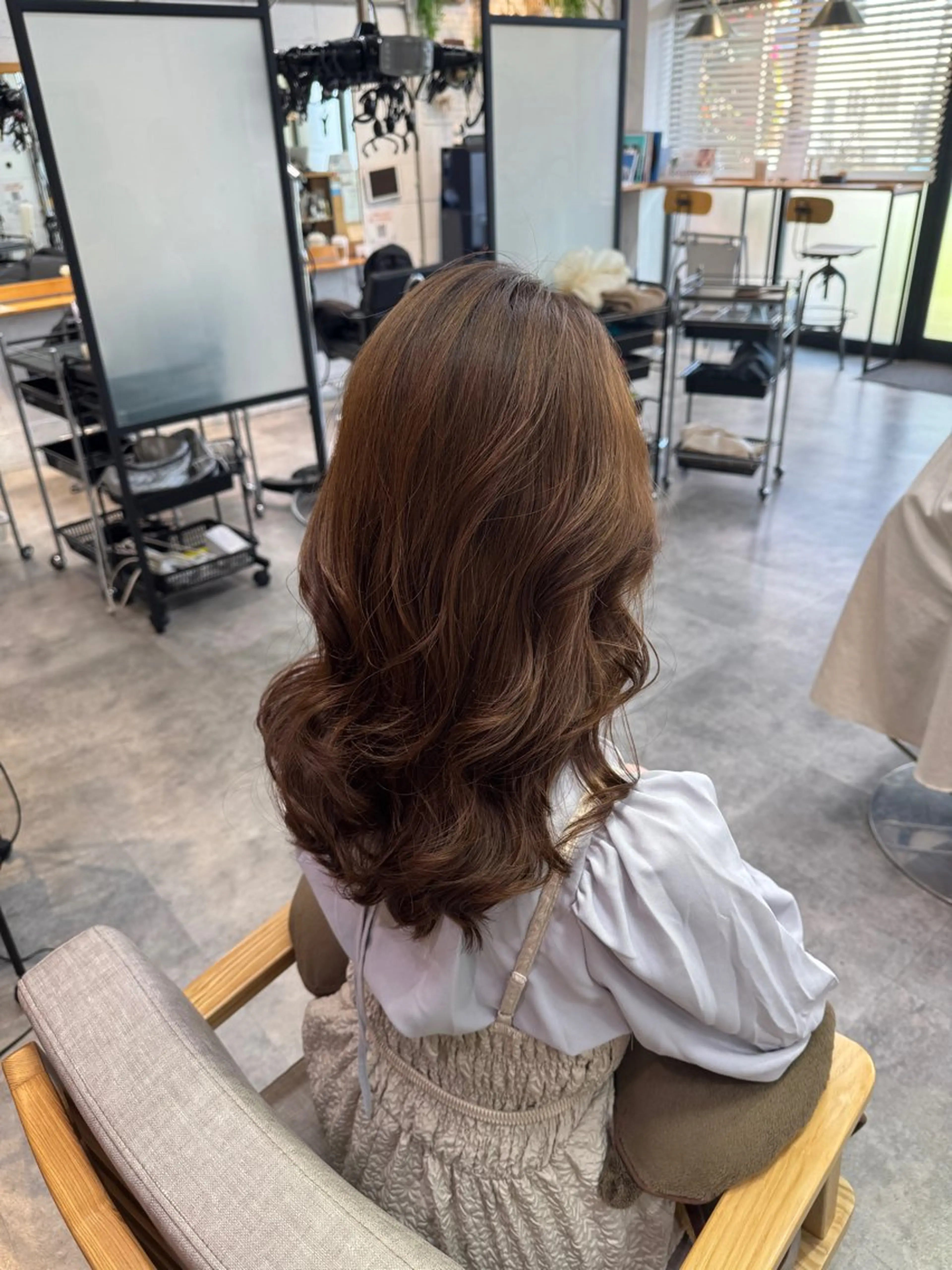 セミロング パーマ 見奈美 凜のヘアスタイル