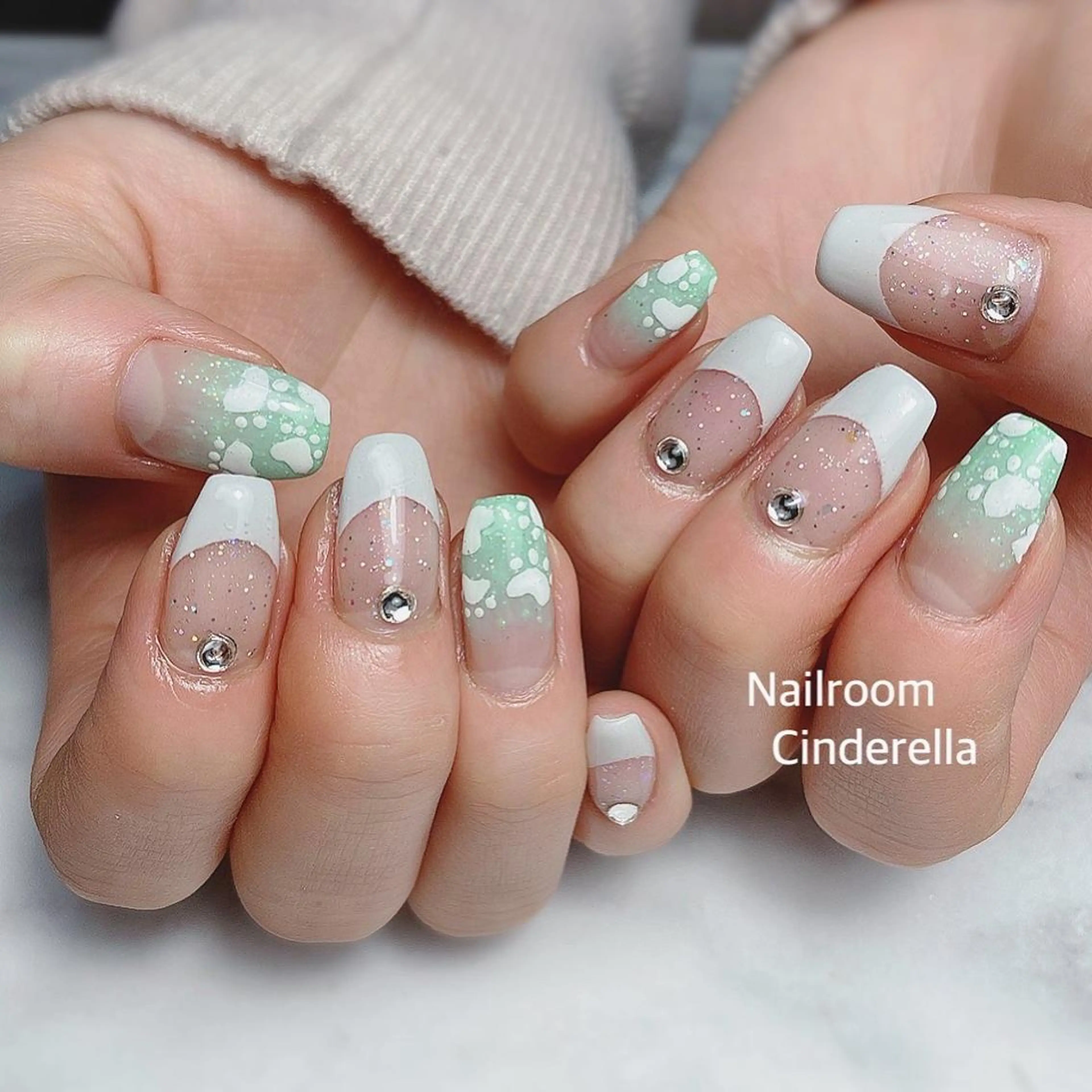 ネイル フレンチネイル Nailroom. Cinderellaのネイルデザイン