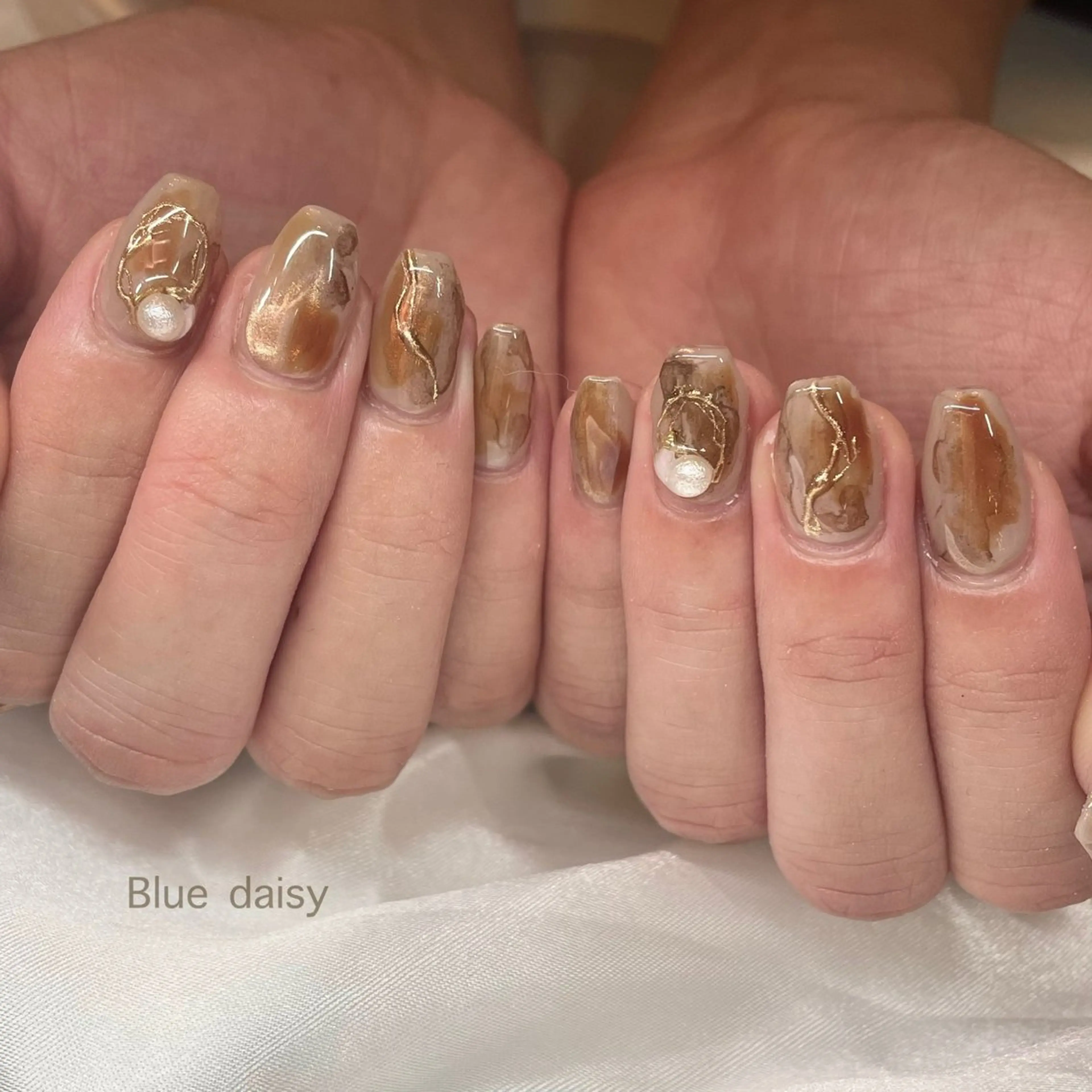 ネイル ニュアンスネイル Blue daisy 栄本店のネイルデザイン