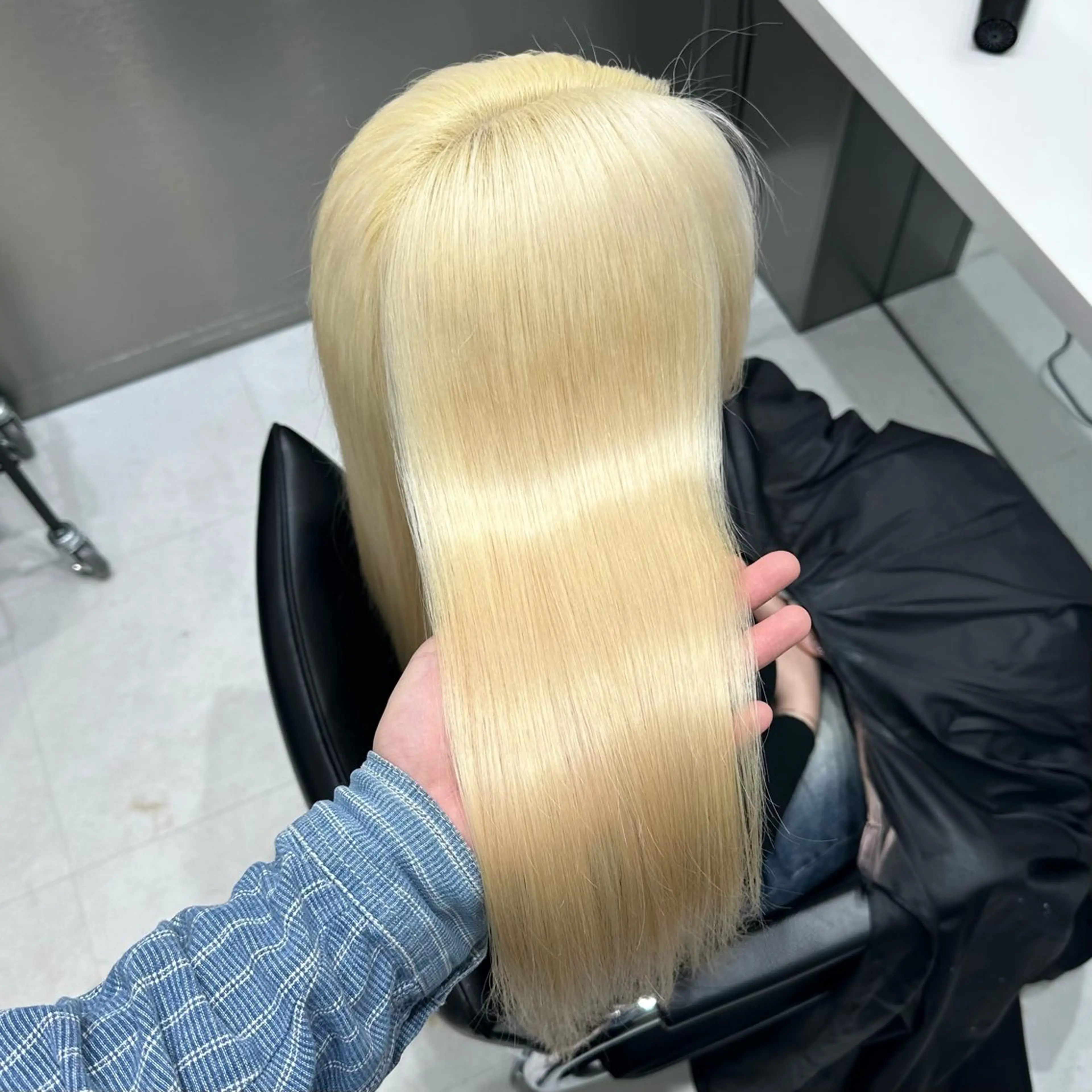 セミロング カラー ヘアカラー 💫艶ハイトーン×髪 質改善💫リュウトのヘアスタイル