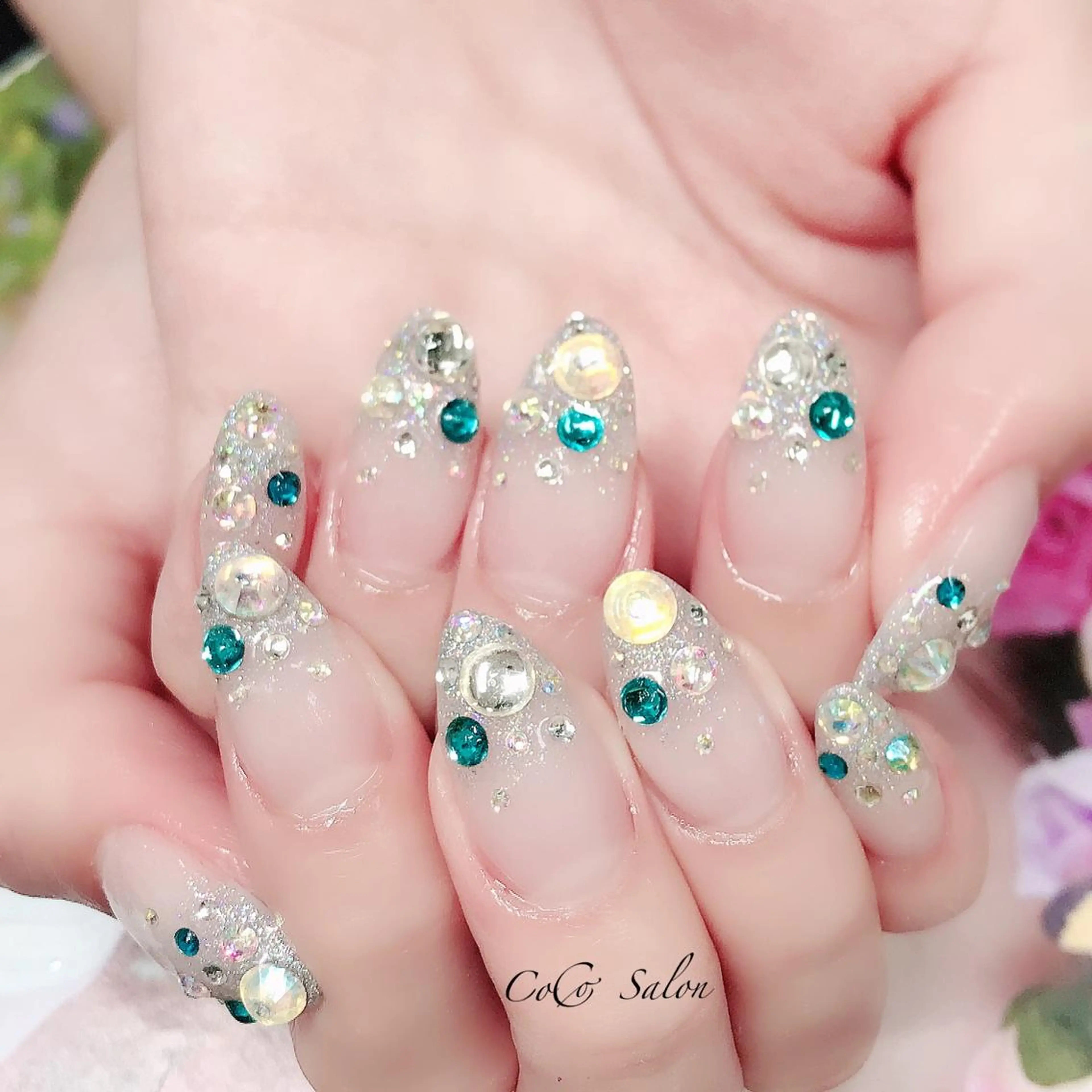 ネイル グラデーション キラキラネイル 夏ネイル CoCoSalon ネイル/まつ毛予約のネイルデザイン