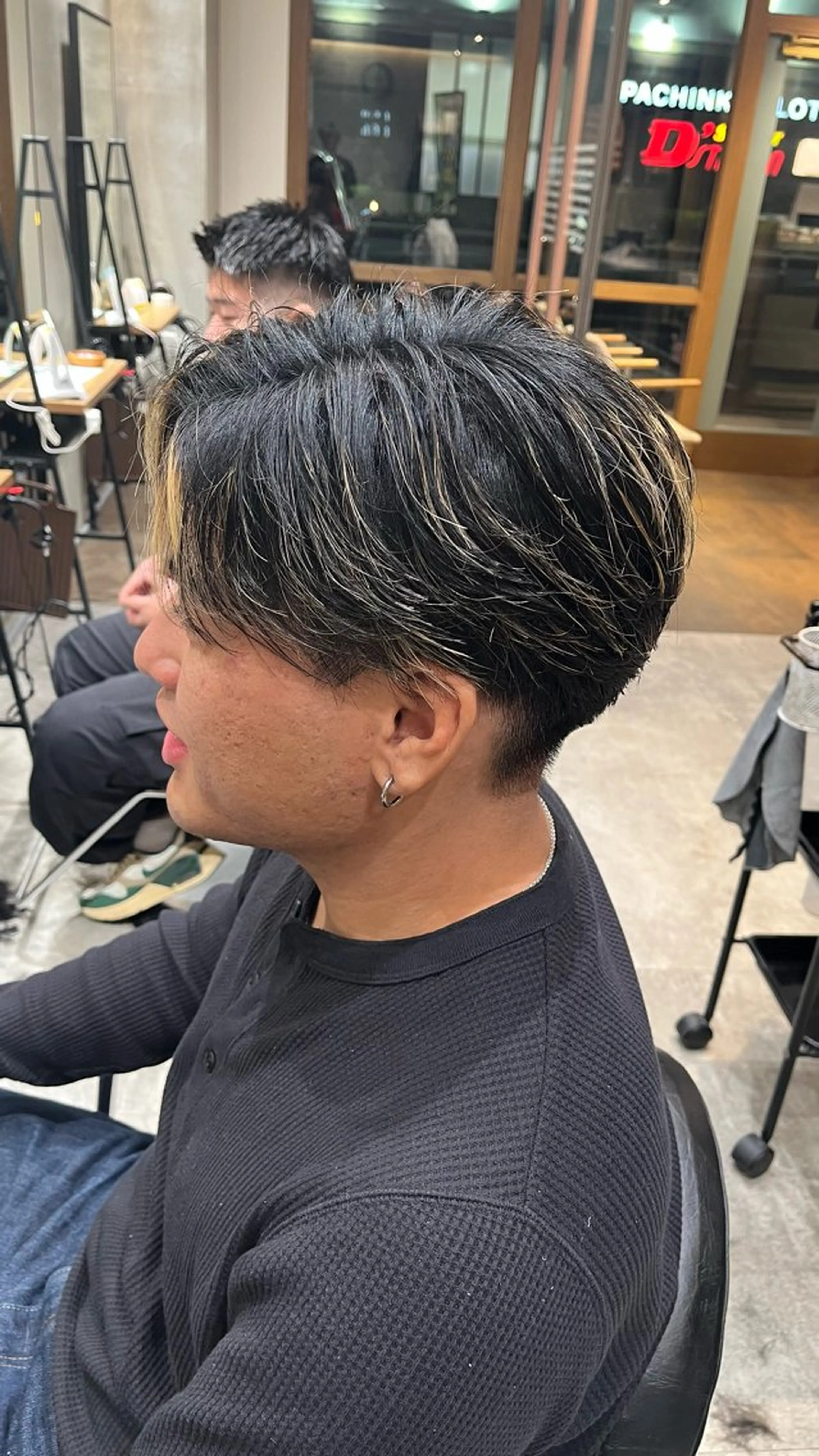 メンズ センターパート 刈り上げ 赤み消し艶カラー🍒 髪質改善　KAIのヘアスタイル