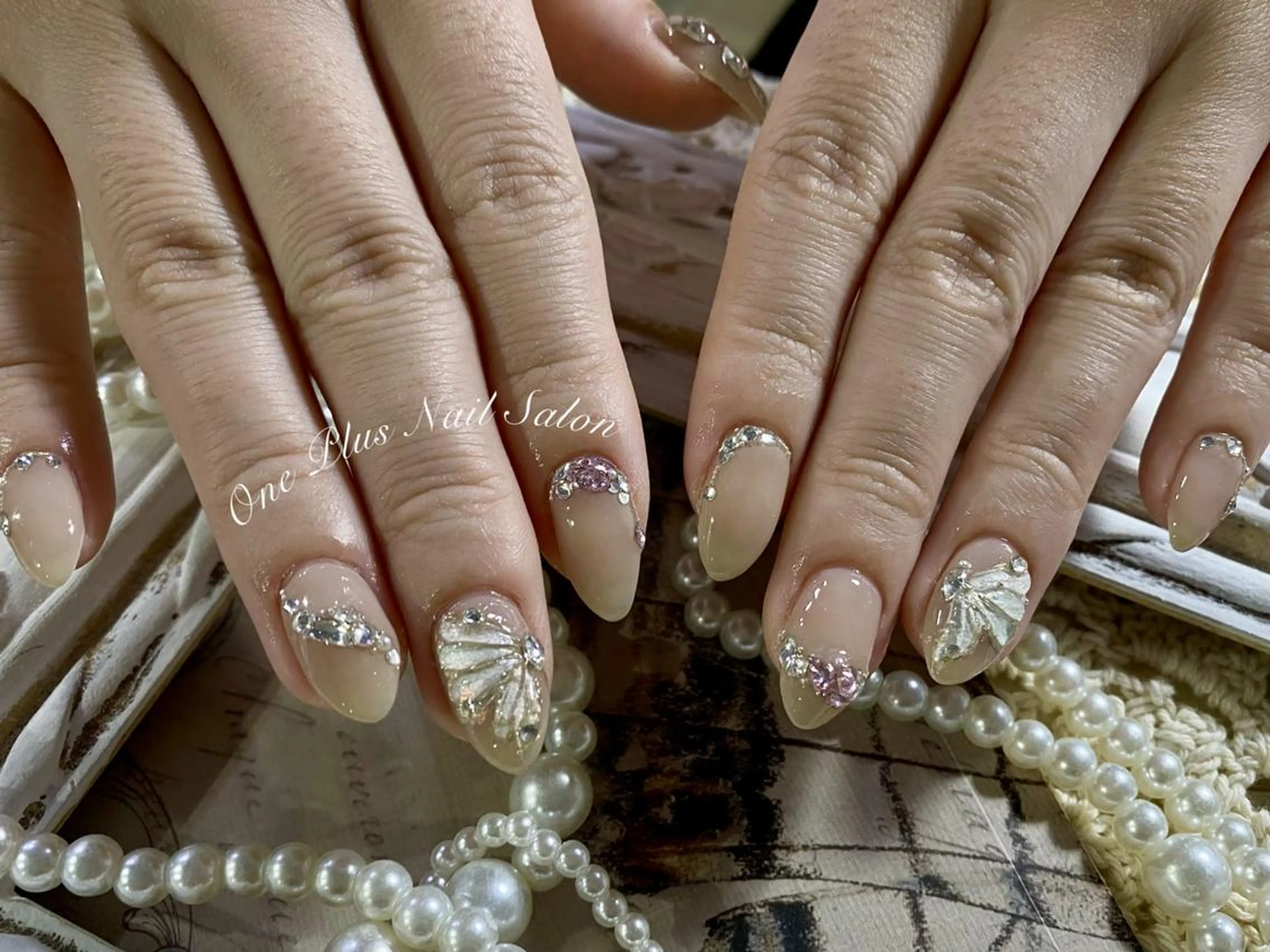 ネイル オーロラネイル One Plus Nail Salonのネイルデザイン