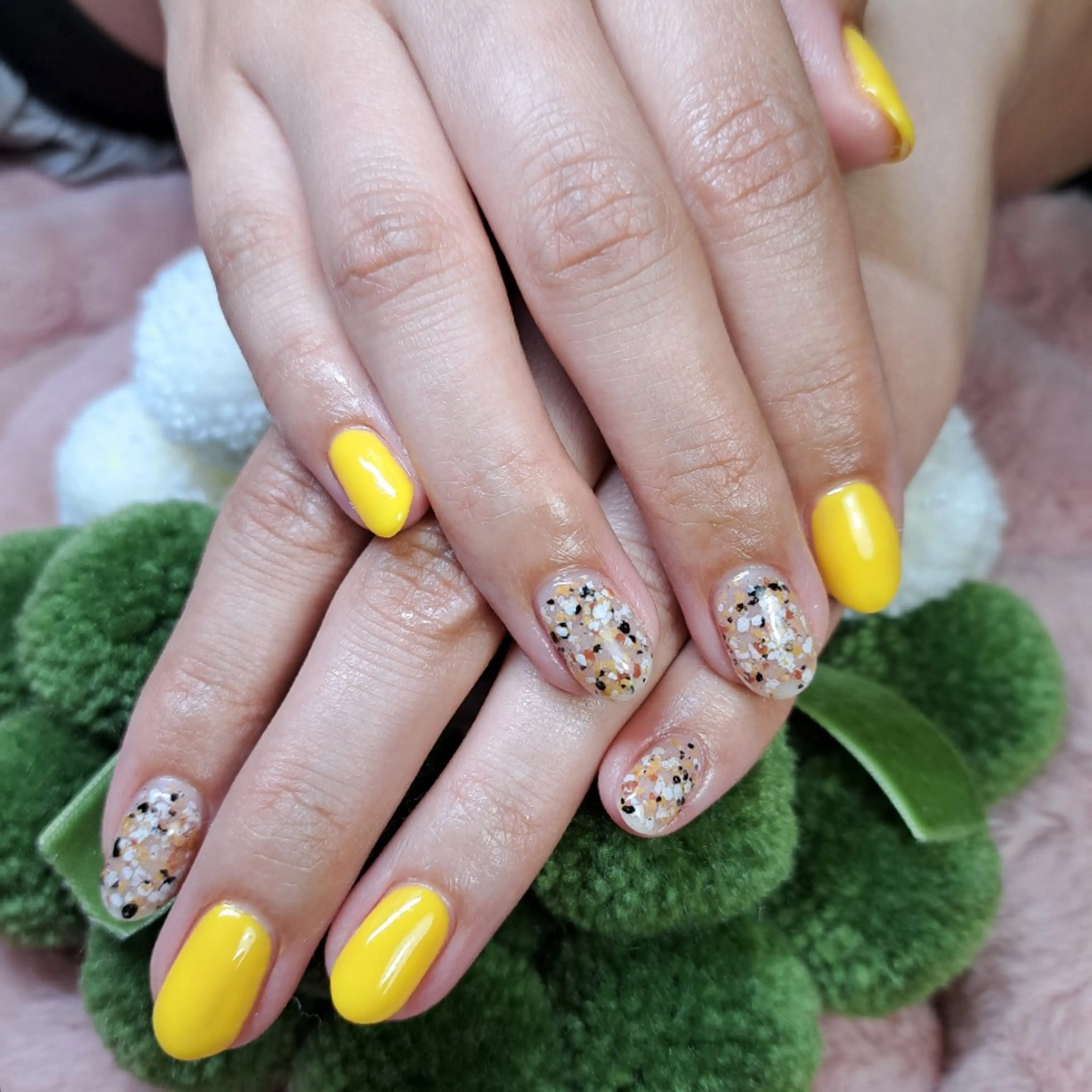 ネイル 黄色 HAYASHI  Nのネイルデザイン