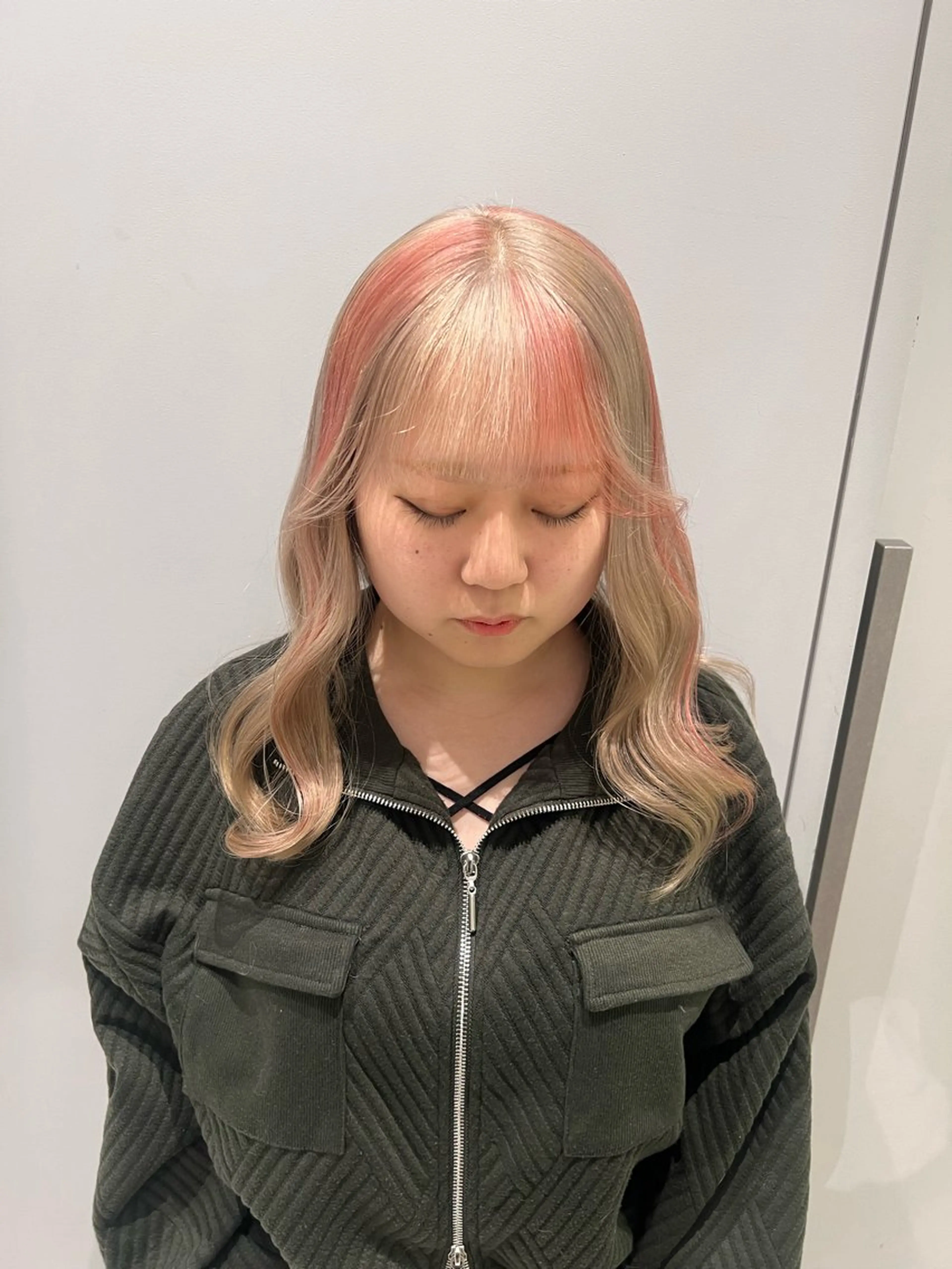 セミロング カラー デザインカラー kayo/ブリーチ モデル募集中✨のヘアスタイル