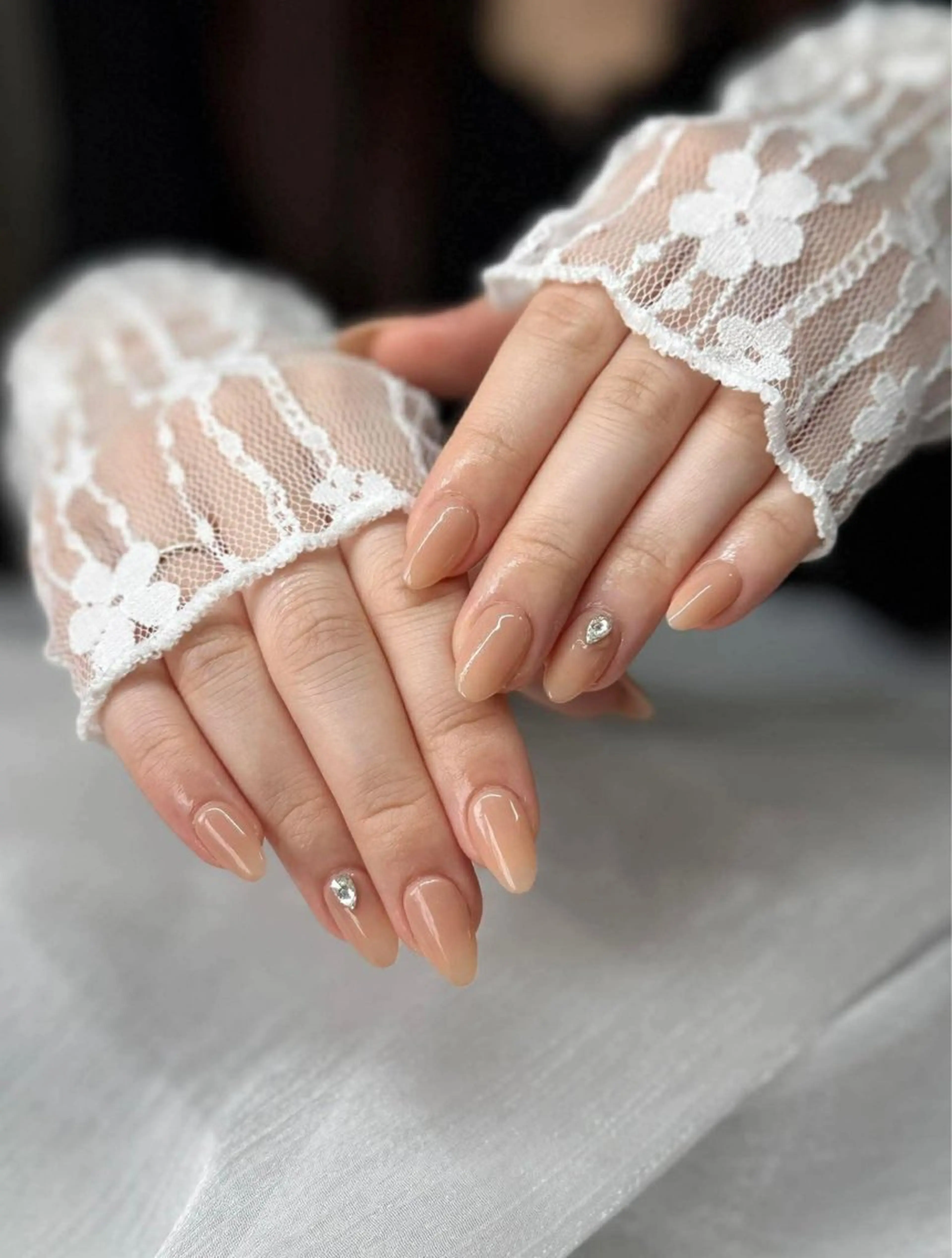 こちらのコースは、デザインが複雑でストーンなどのパーツを多く使用し、施術時間が長くかかるネイルに適したコースです。の写真