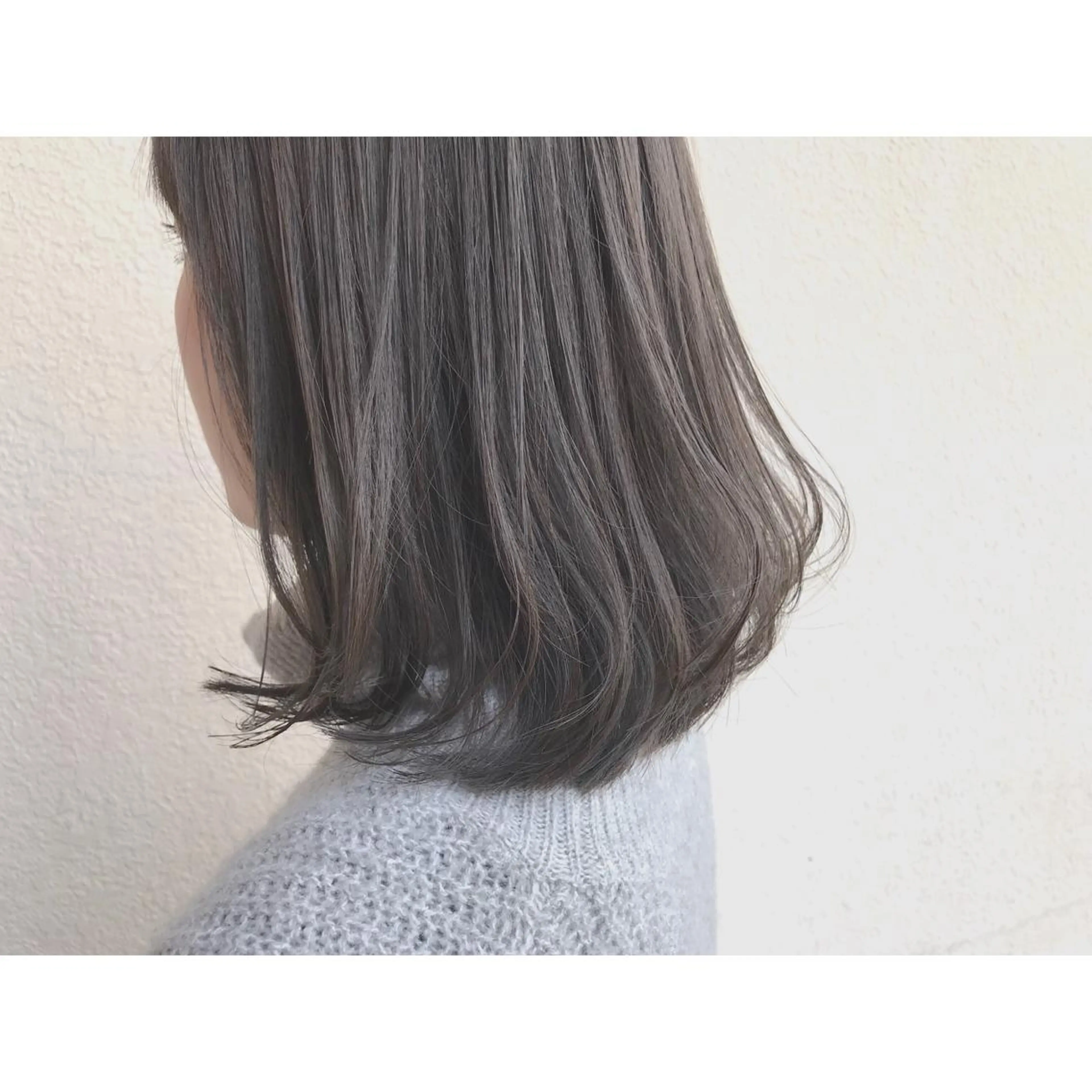 ミディアム カラー グレージュ ハイライトカラー ハイライト 切りっぱなしロブ なかにし まゆみのヘアスタイル