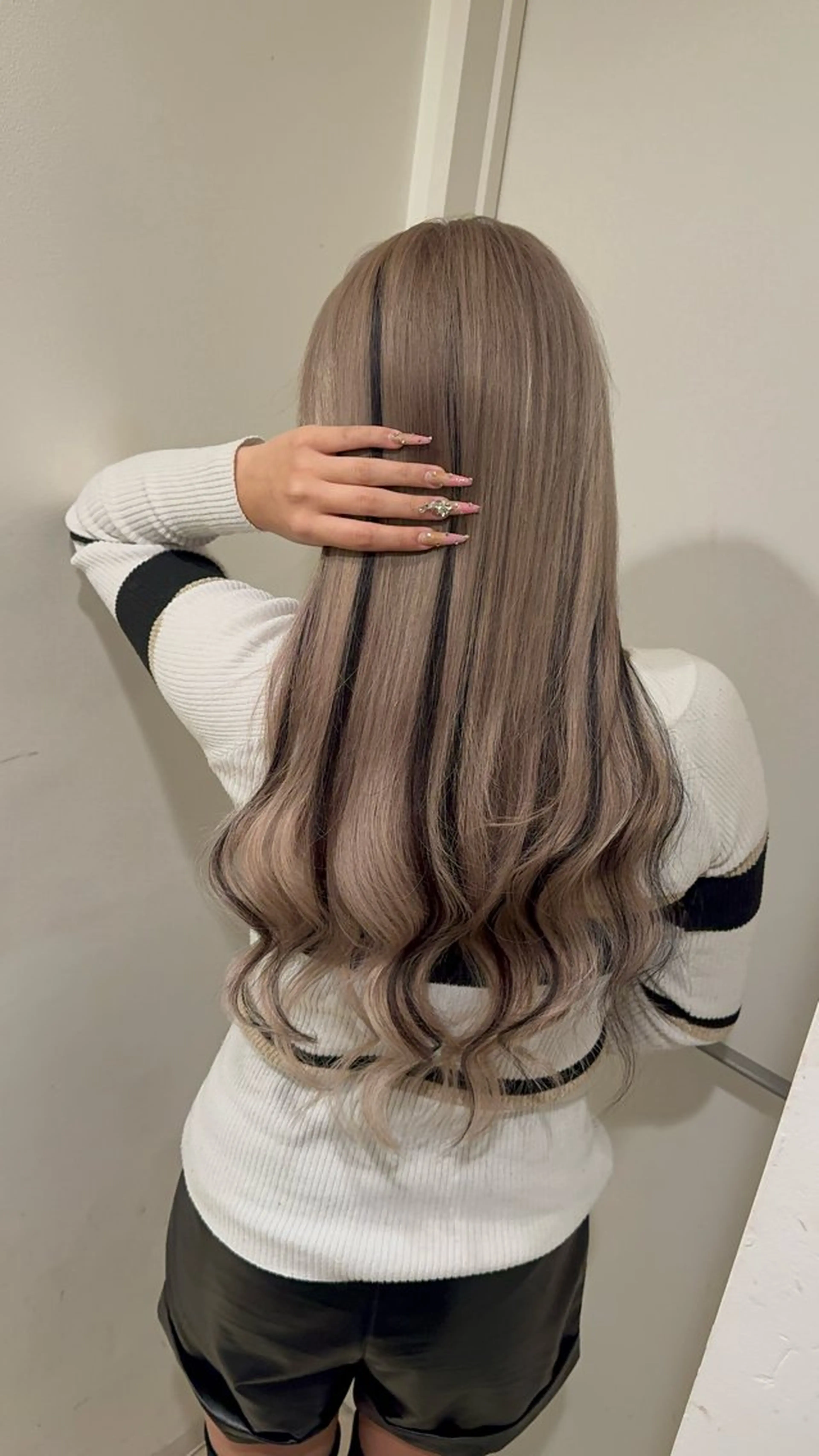 セミロング カラー ヘアアレンジ 🔥ハイトーンカラー ギャルNAOKI🔥のヘアスタイル