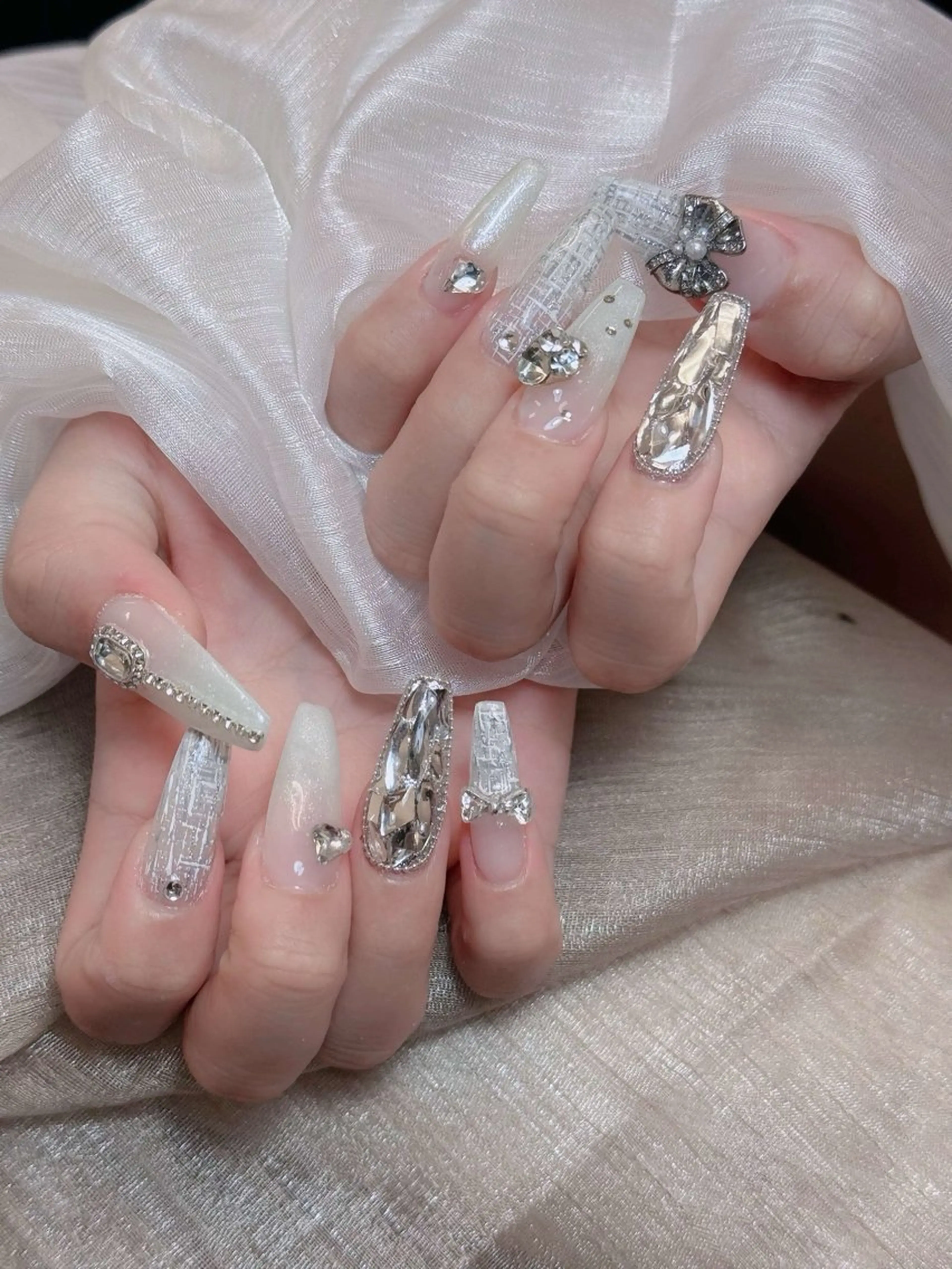 ネイル オーロラネイル チークネイル 長さ出し フットネイル フレンチネイル Anh 歌舞伎町のネイルデザイン