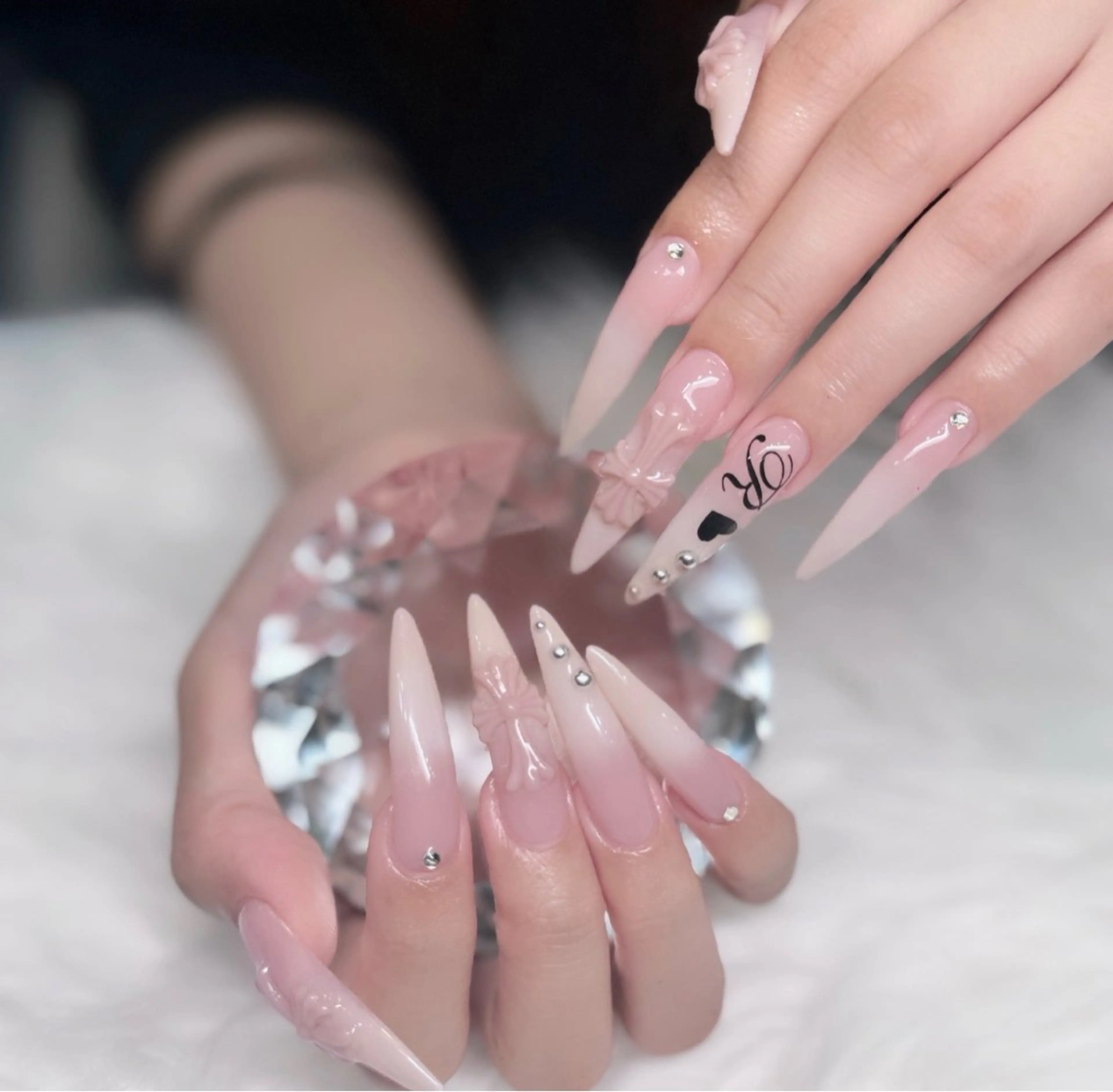 ネイル 長さ出し フレンチネイル 韓国ネイル レース マグネットネイル ハンドネイル 波 なみのネイルデザイン