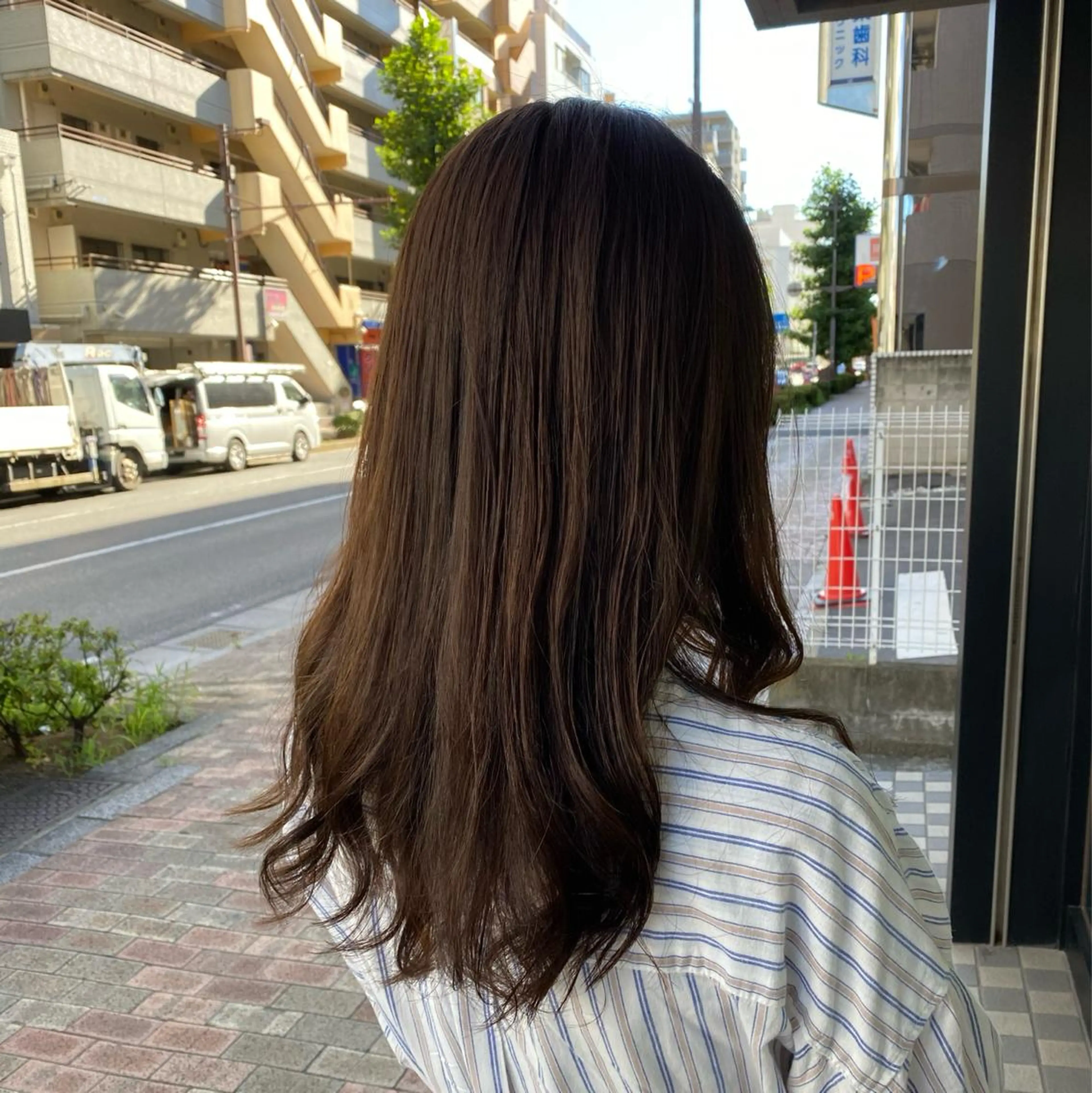 セミロング カラー ブラウンカラー オリーブブラウン サプリームヘア 飯田みち瑠のヘアスタイル