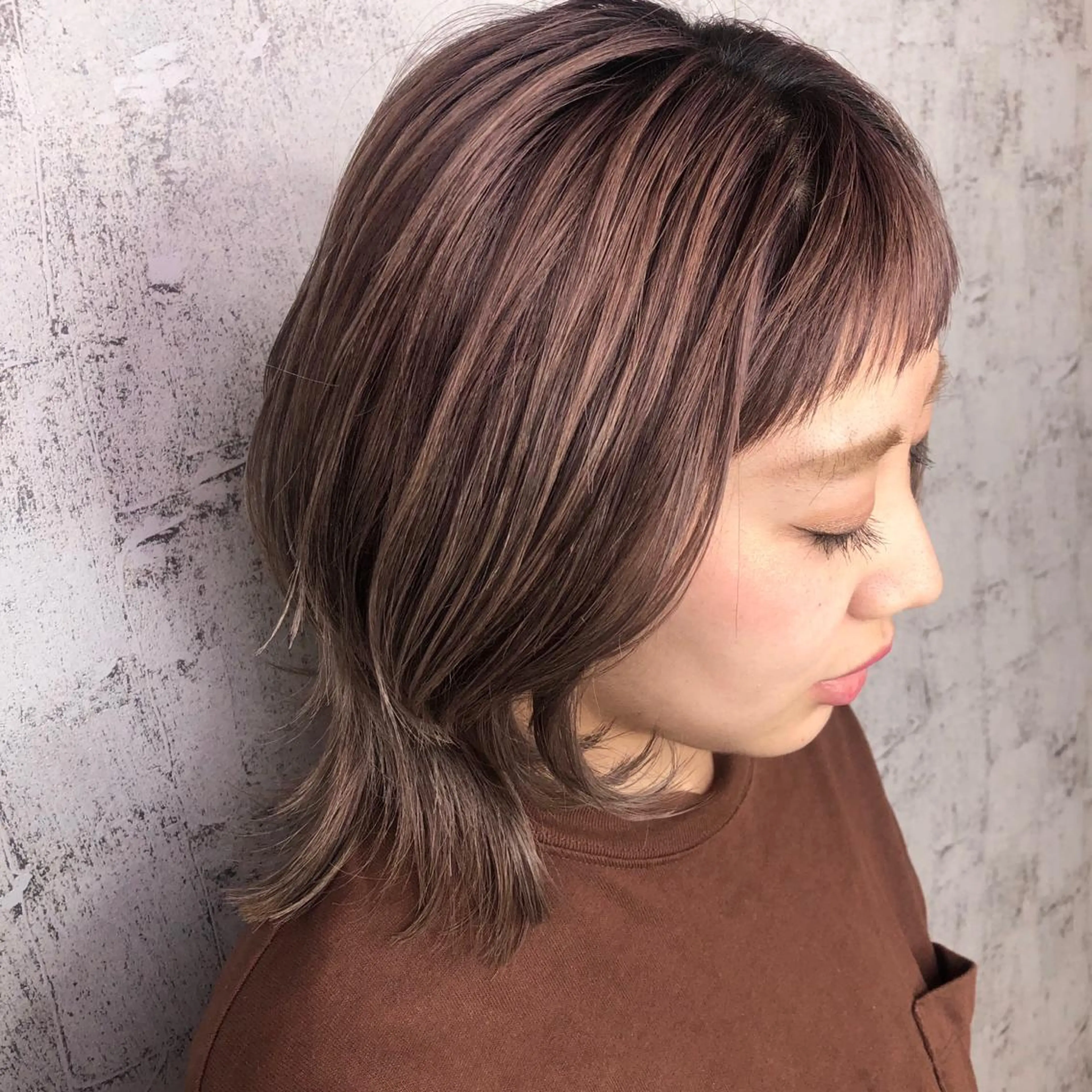 ミディアム カラー ウルフカット 小顔レイヤー/ ベージュ🤍Rieのヘアスタイル